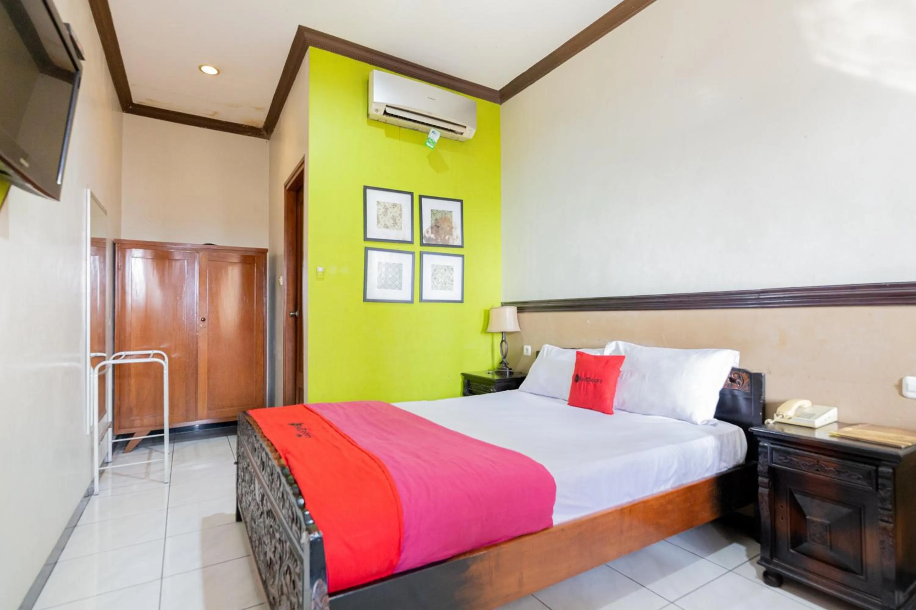 Bedroom, Bed in RedDoorz @ Urip Sumoharjo
