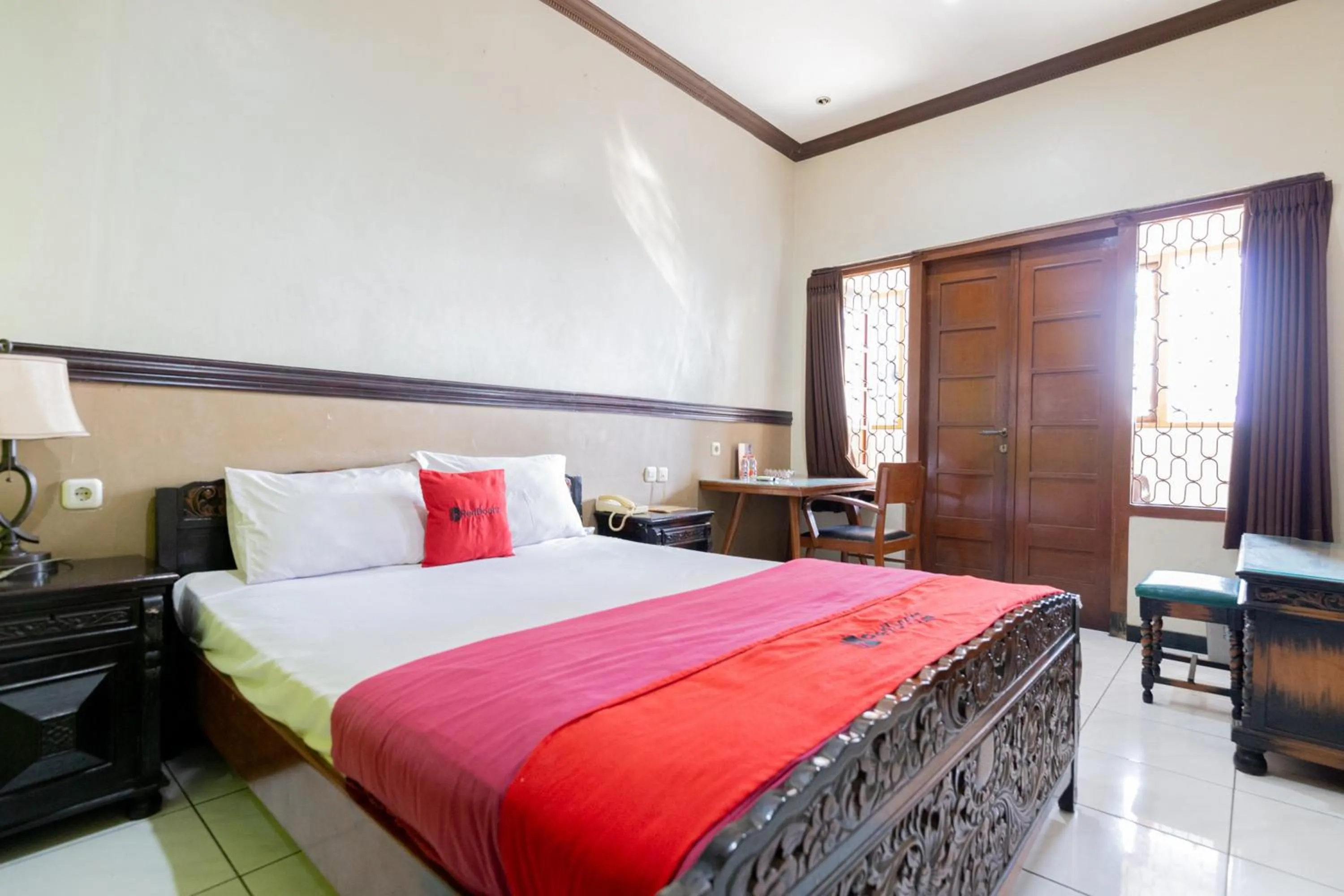 Bedroom, Bed in RedDoorz @ Urip Sumoharjo