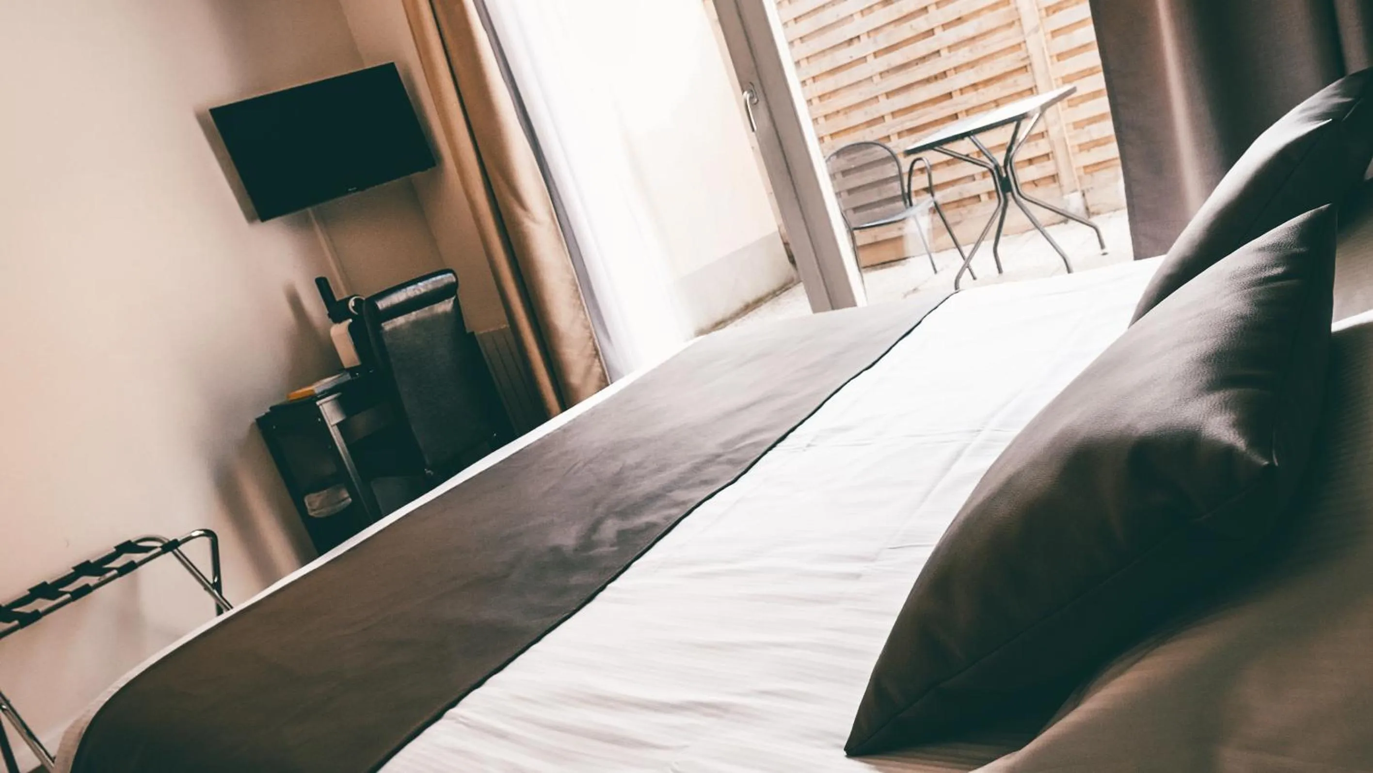 Bed in Logis- Hôtel de la Baie de Wissant & Appartements