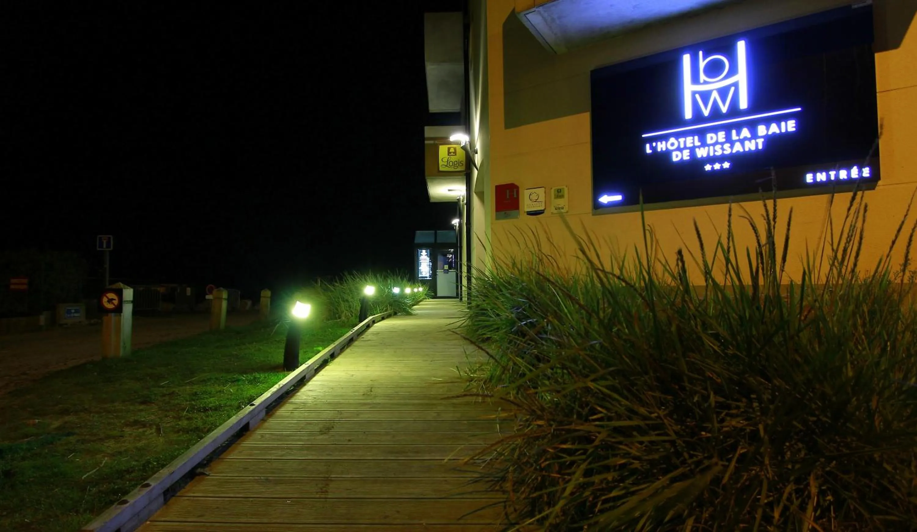 Property logo or sign in Logis- Hôtel de la Baie de Wissant & Appartements