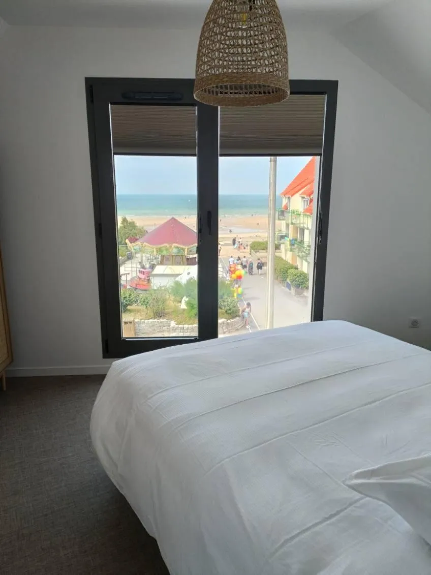 Bed in Logis- Hôtel de la Baie de Wissant & Appartements