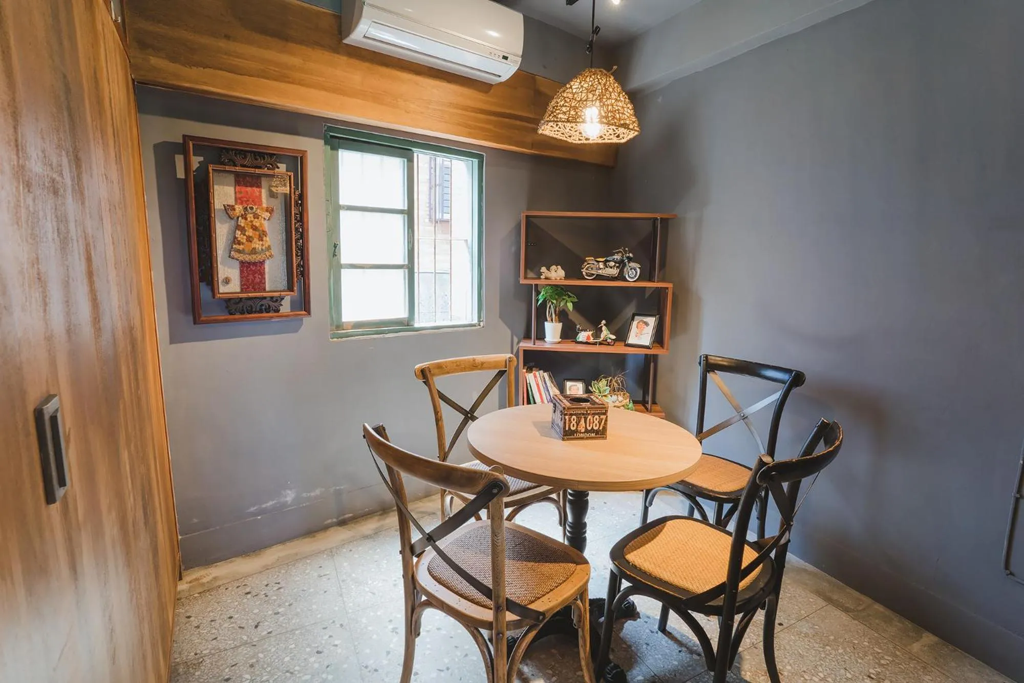 On-site shops in Rose Villa