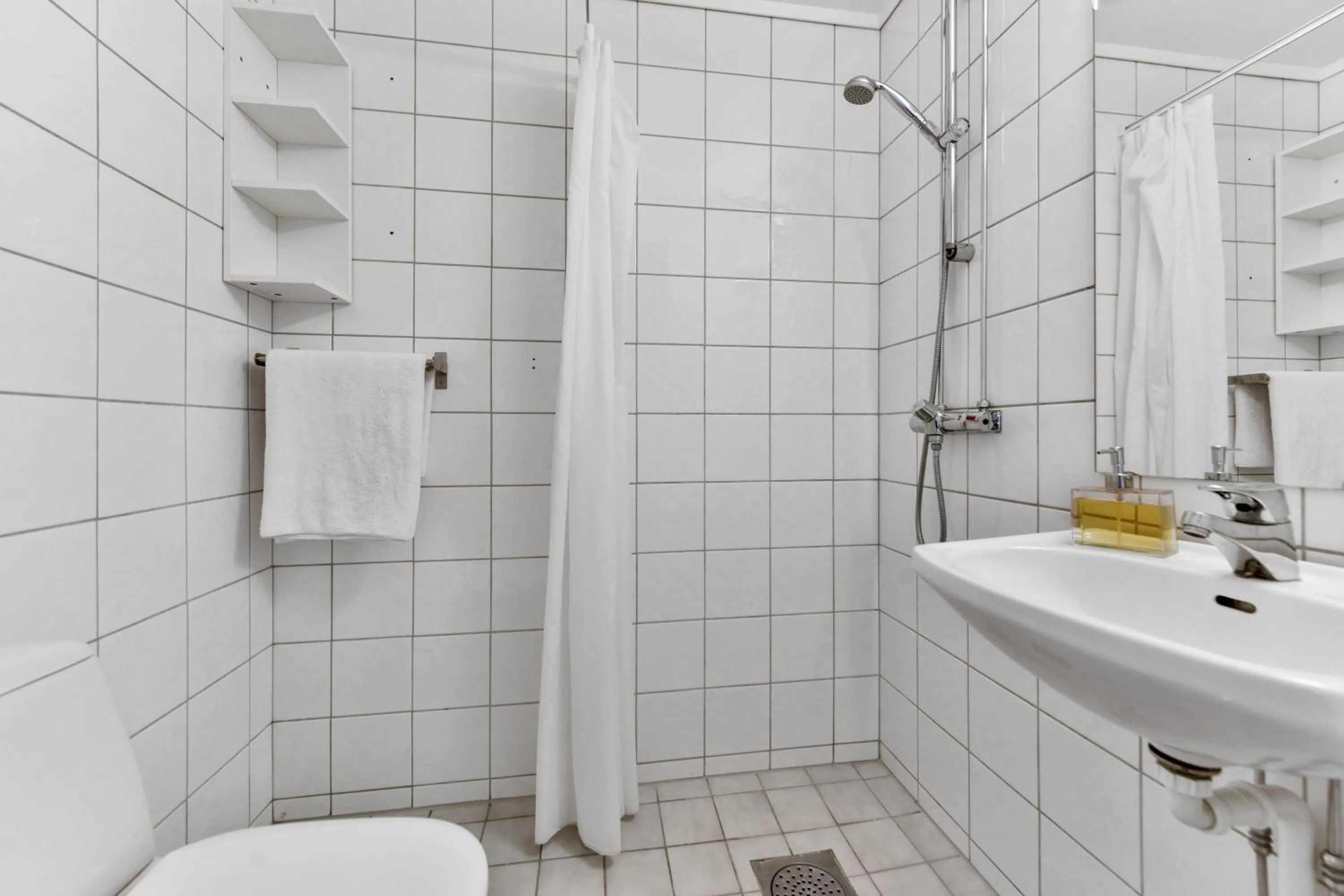 Shower in Forenom Serviced Apartments Oslo Rosenborg