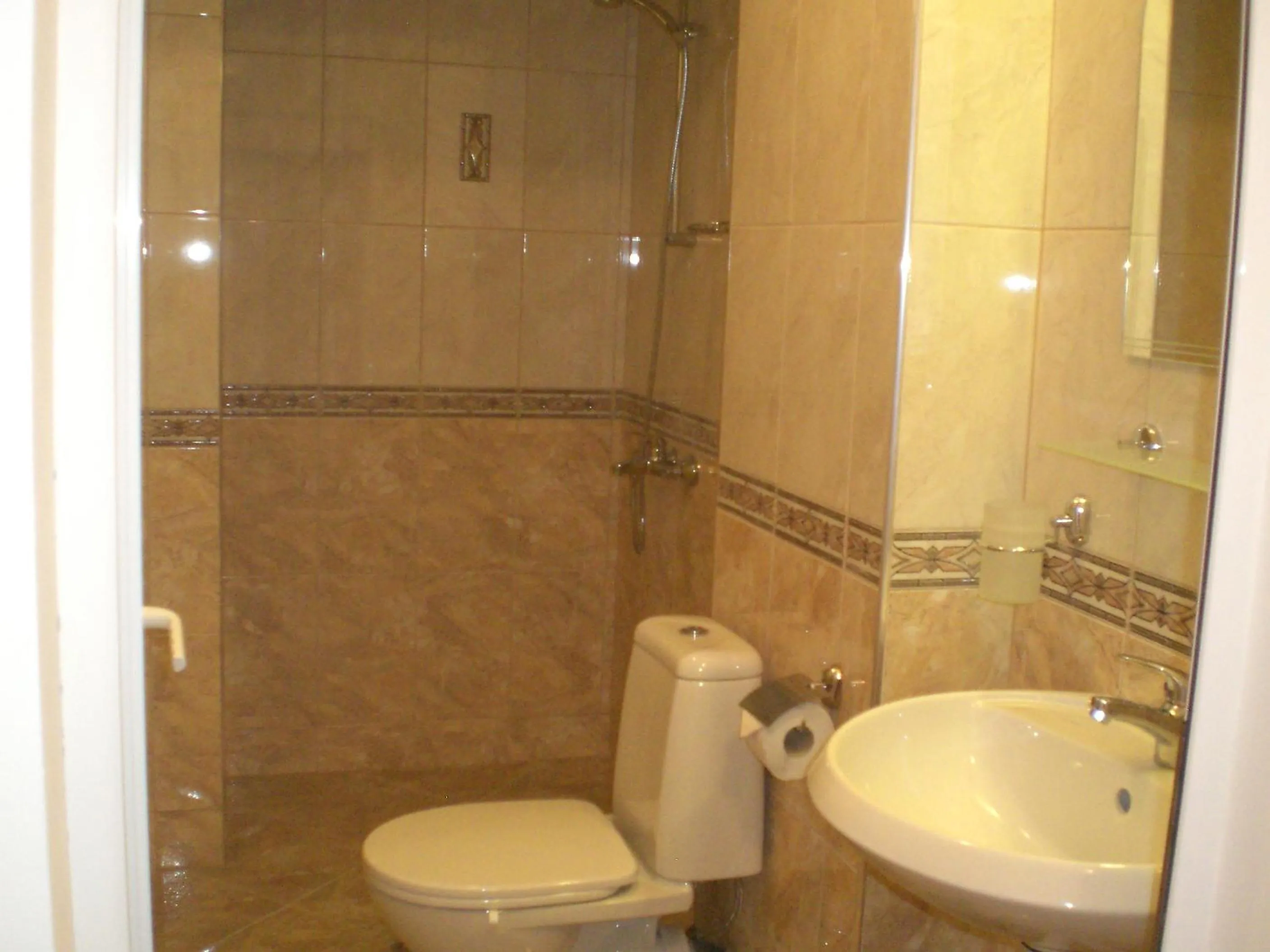 Shower in Hotel Bellisimo