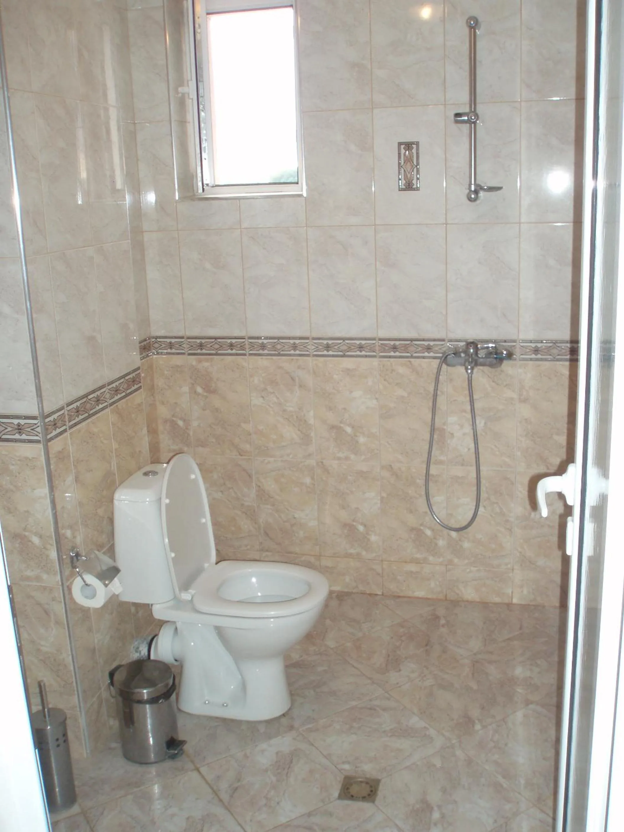 Shower in Hotel Bellisimo