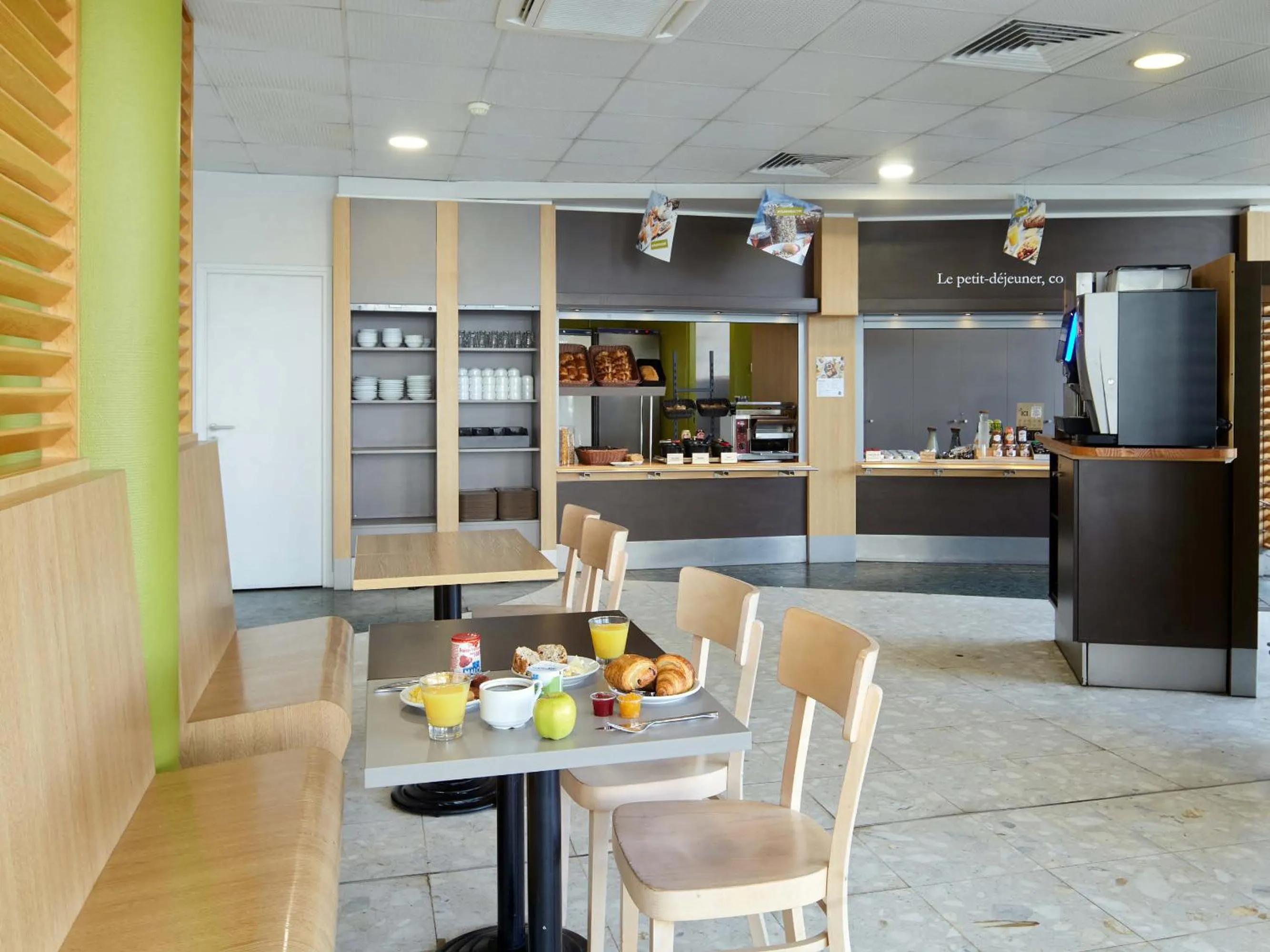 Breakfast in B&B HOTEL Paris Roissy CDG Aéroport