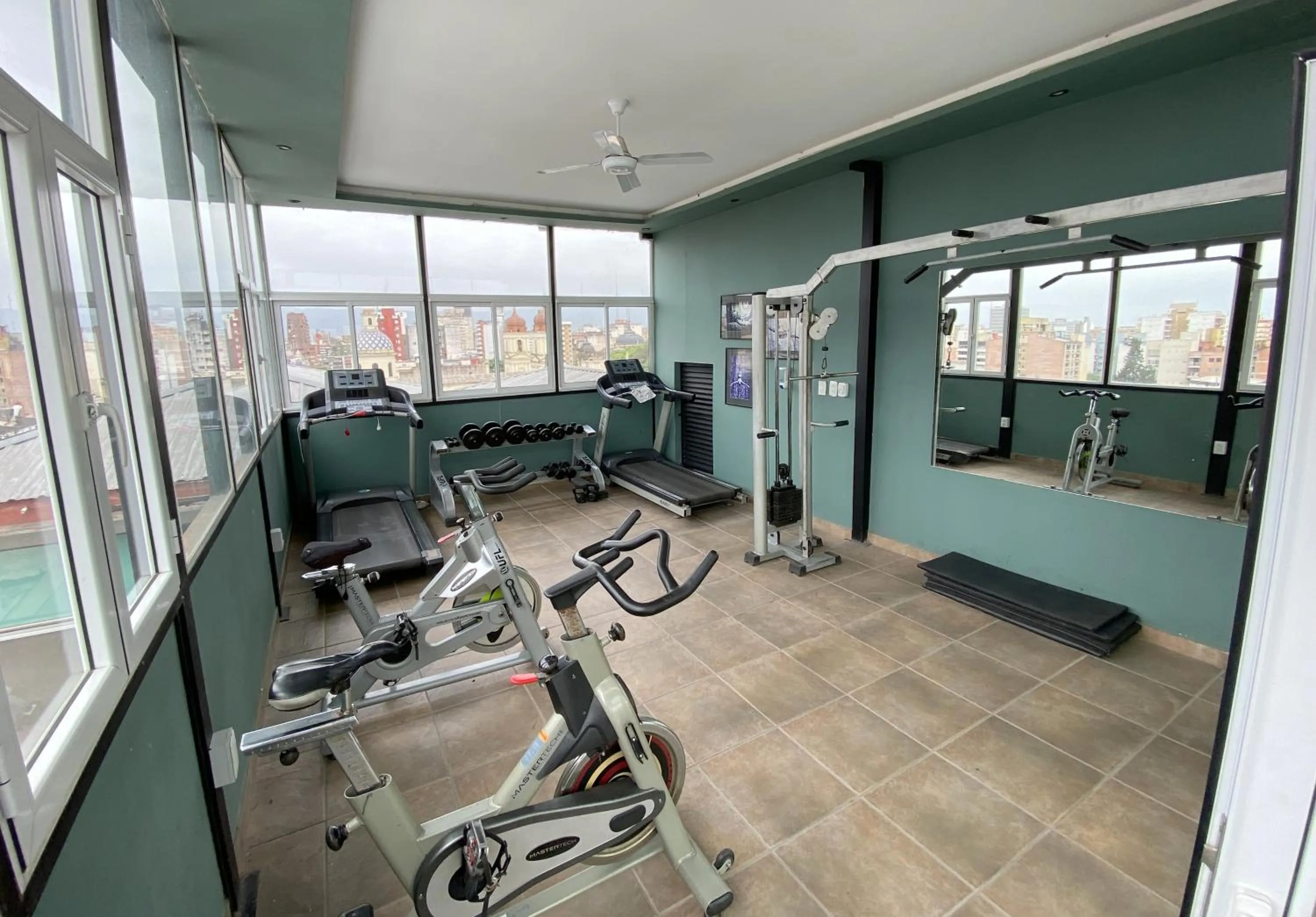 Fitness centre/facilities in Hotel Bicentenario Suites & Spa