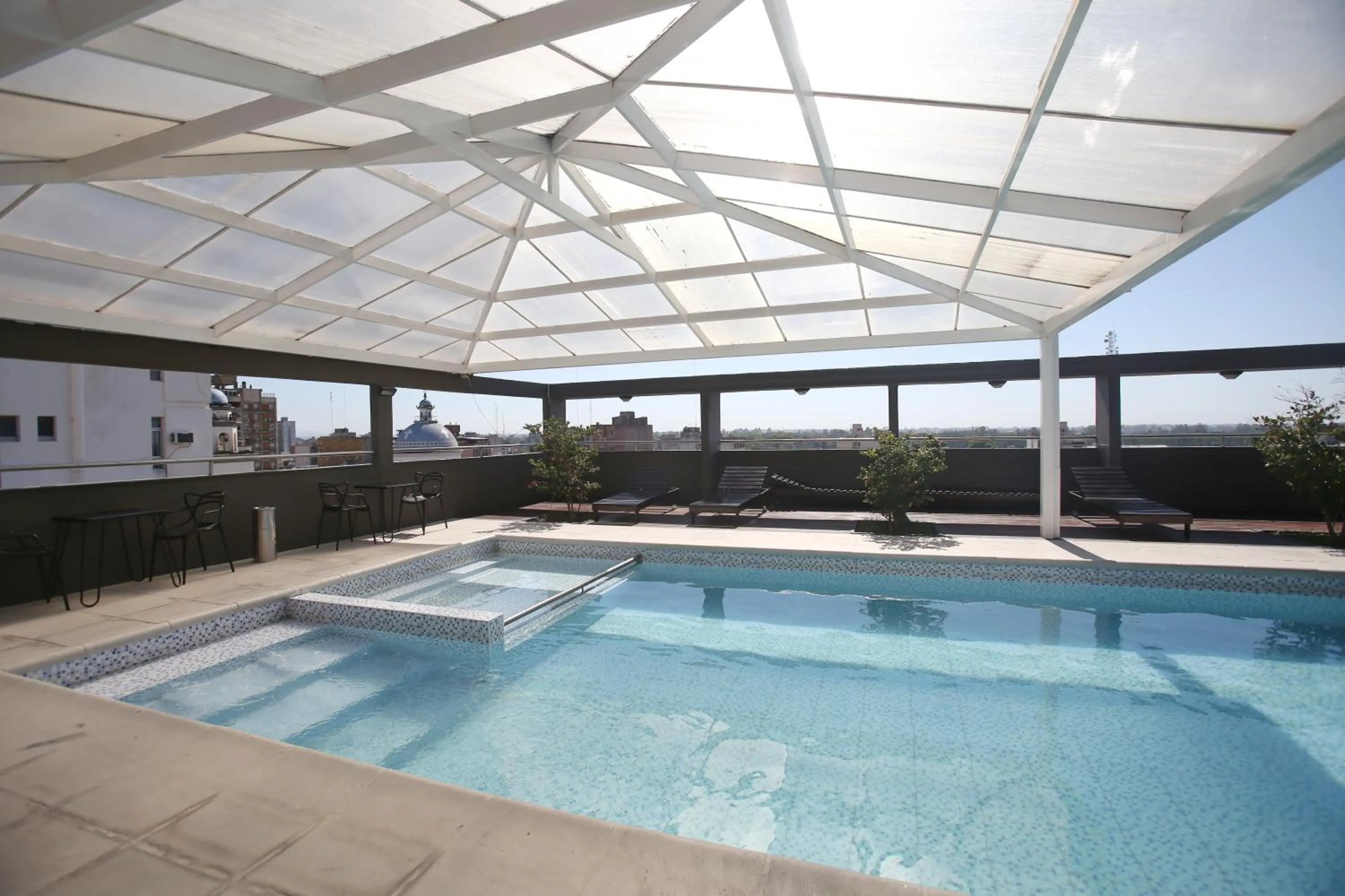 Swimming pool in Hotel Bicentenario Suites & Spa