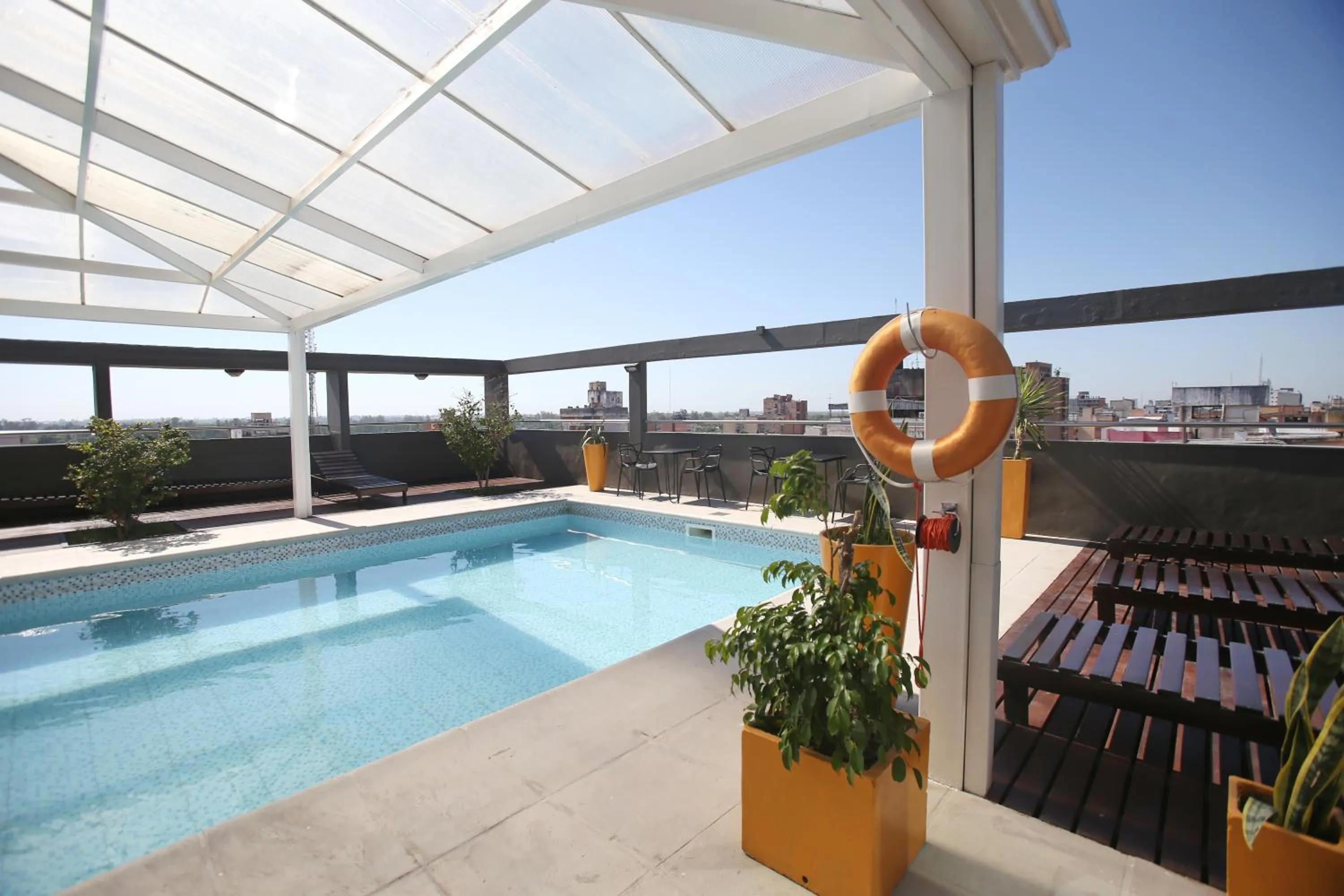 Swimming pool in Hotel Bicentenario Suites & Spa