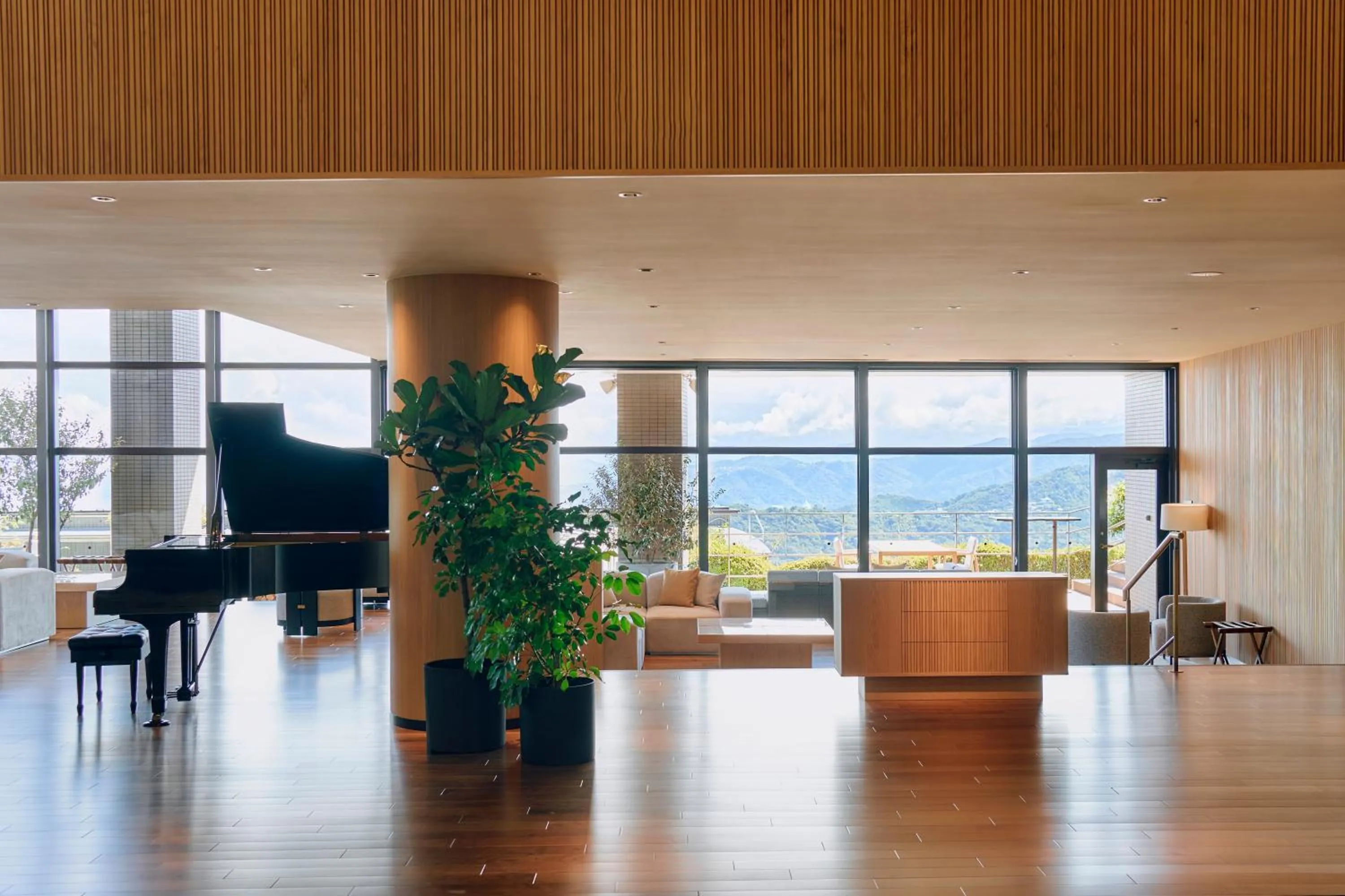 Lobby or reception in Hotel Grand Bach Atami Crescendo