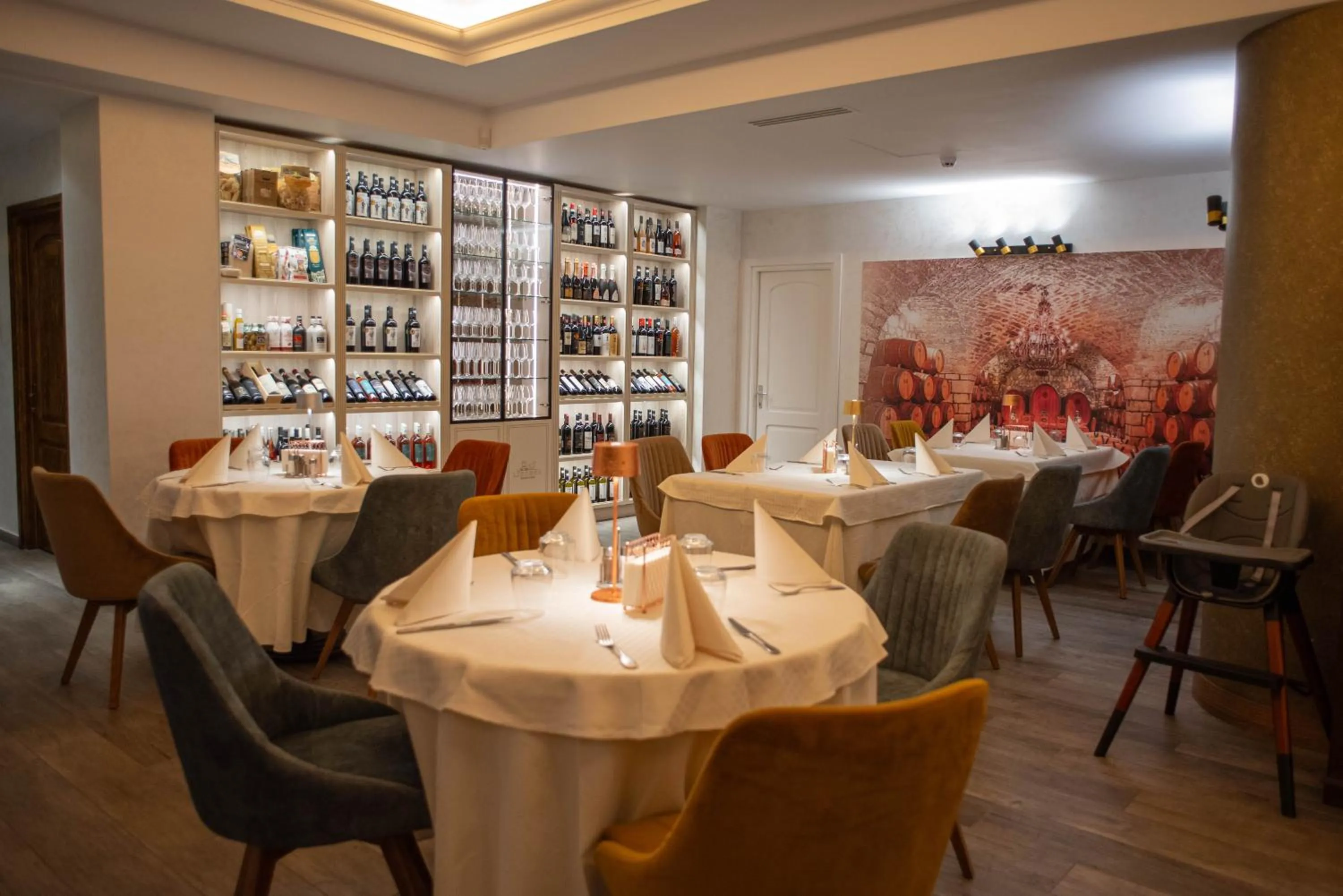 Restaurant/places to eat in Hotel Anda