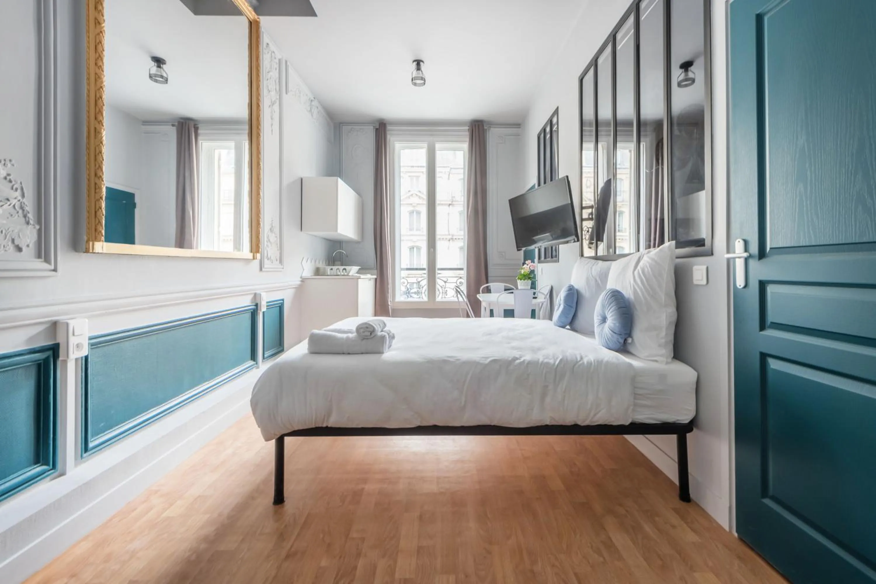 Living room, Bed in WS Saint-Lazare - Opera