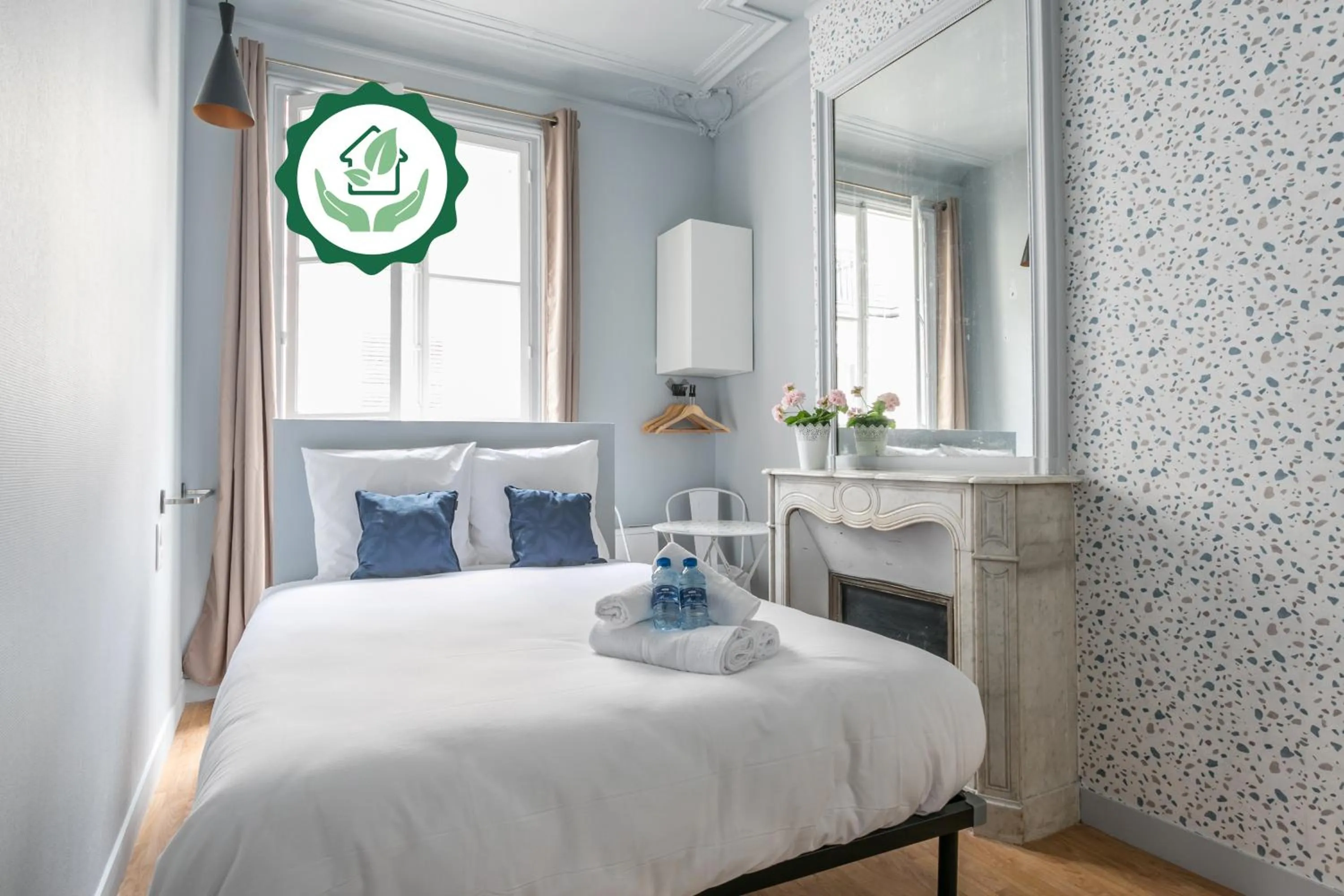 Living room, Bed in WS Saint-Lazare - Opera