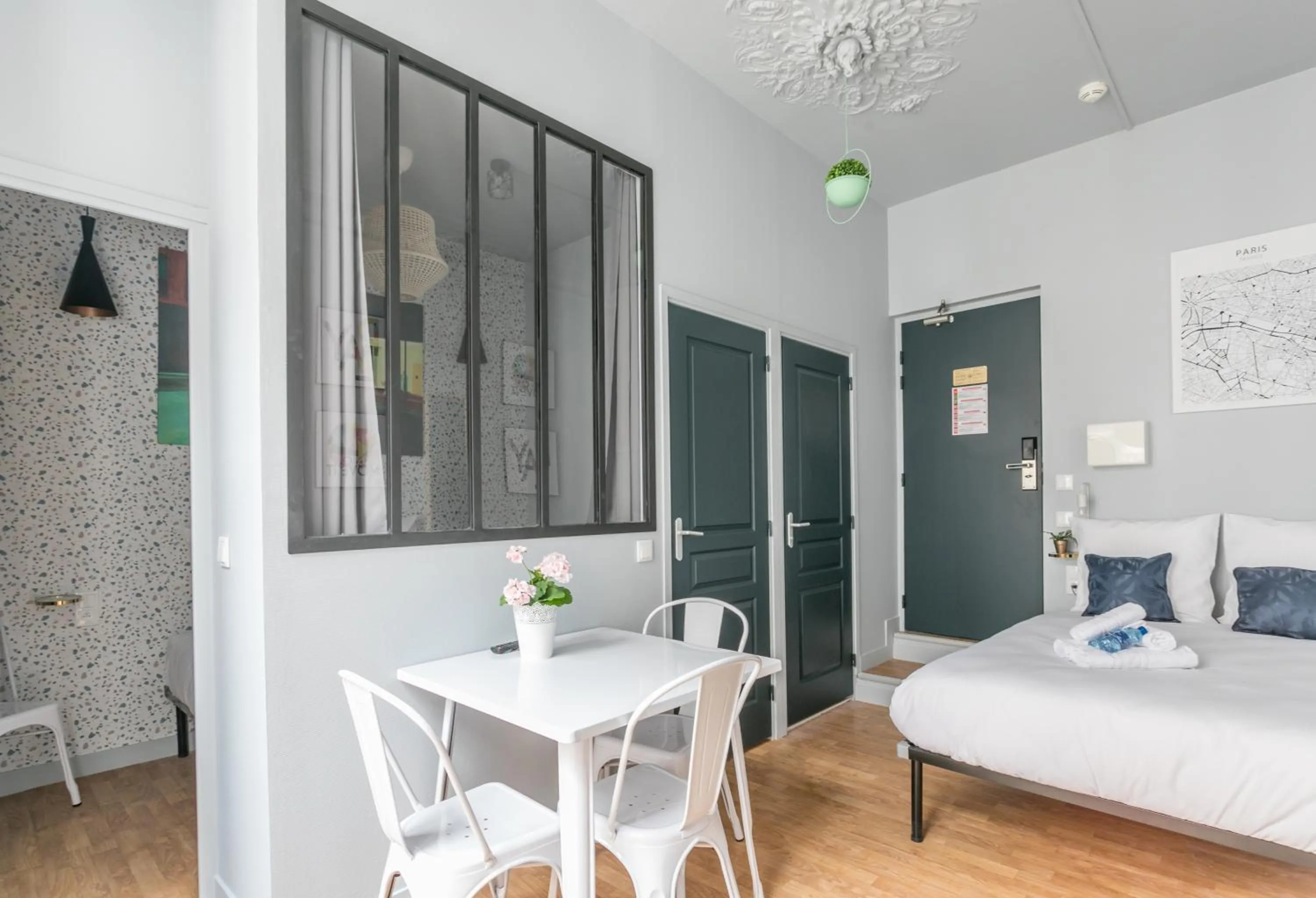 Living room, Bed in WS Saint-Lazare - Opera