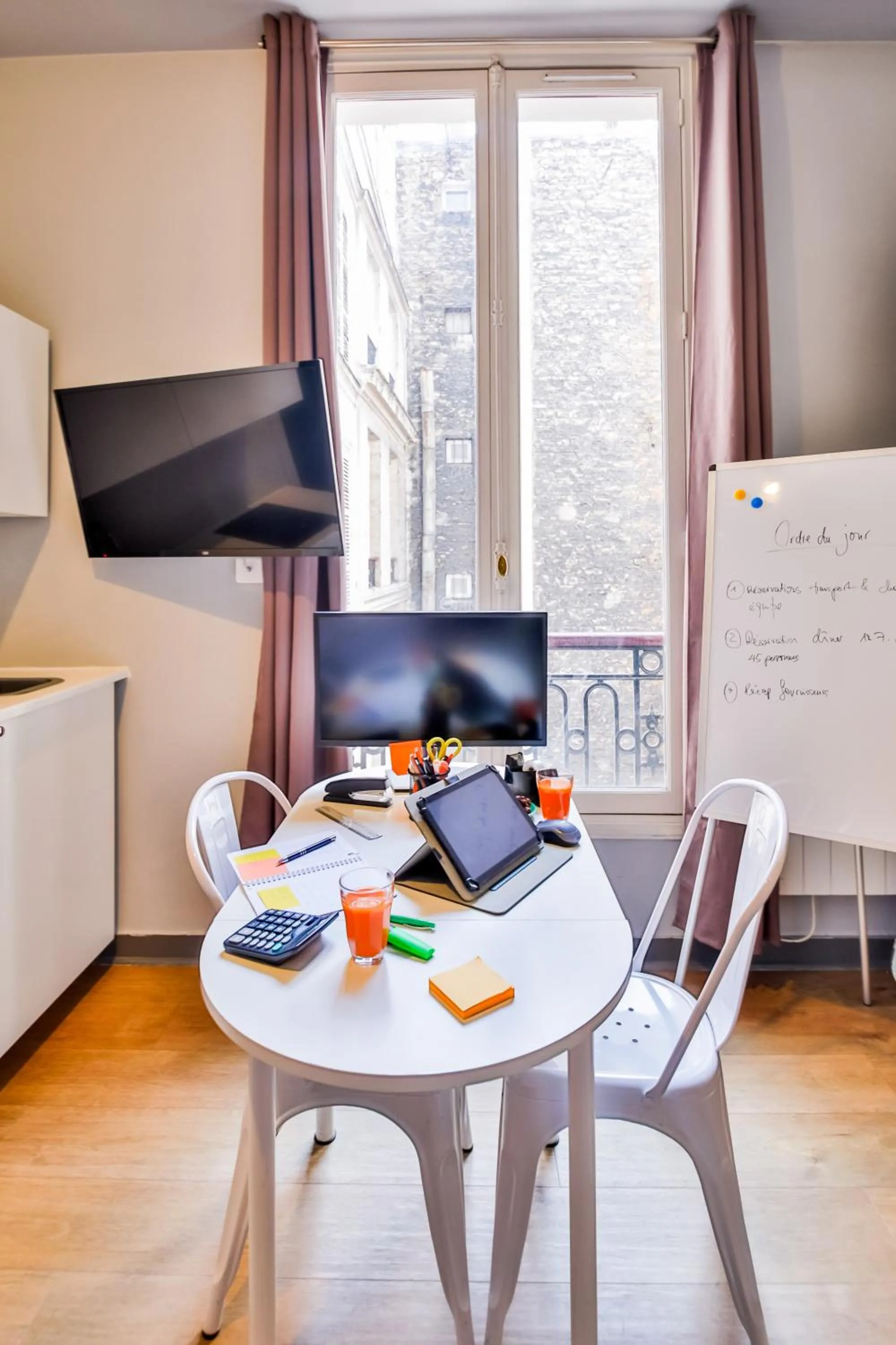 Seating area in WS Saint-Lazare - Opera