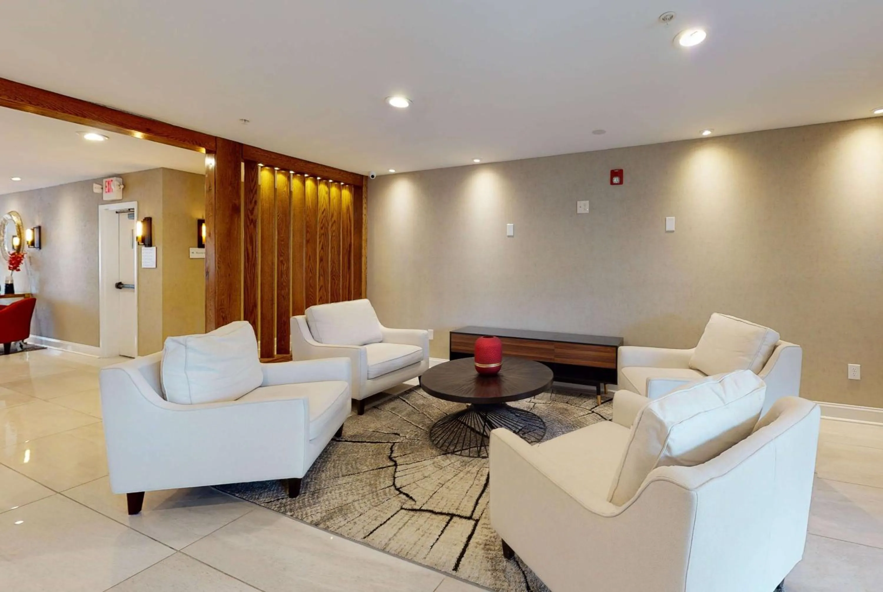 Lobby or reception in Ramada by Wyndham Strasburg - Shenandoah Valley