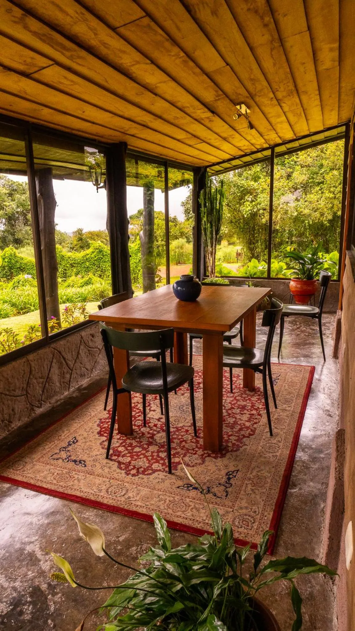 Dining area in Poas Volcano Lodge