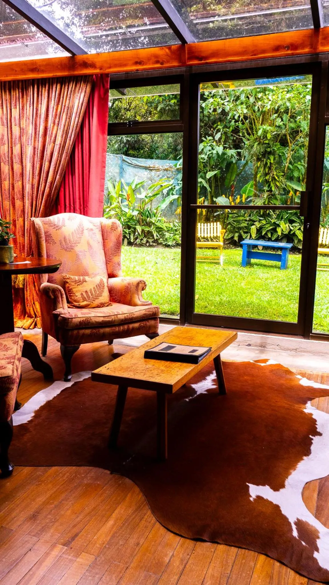 Living room in Poas Volcano Lodge
