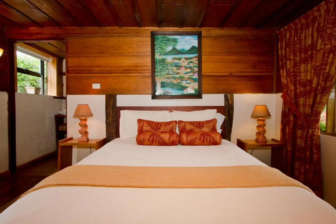 Photo of the whole room, Bed in Poas Volcano Lodge