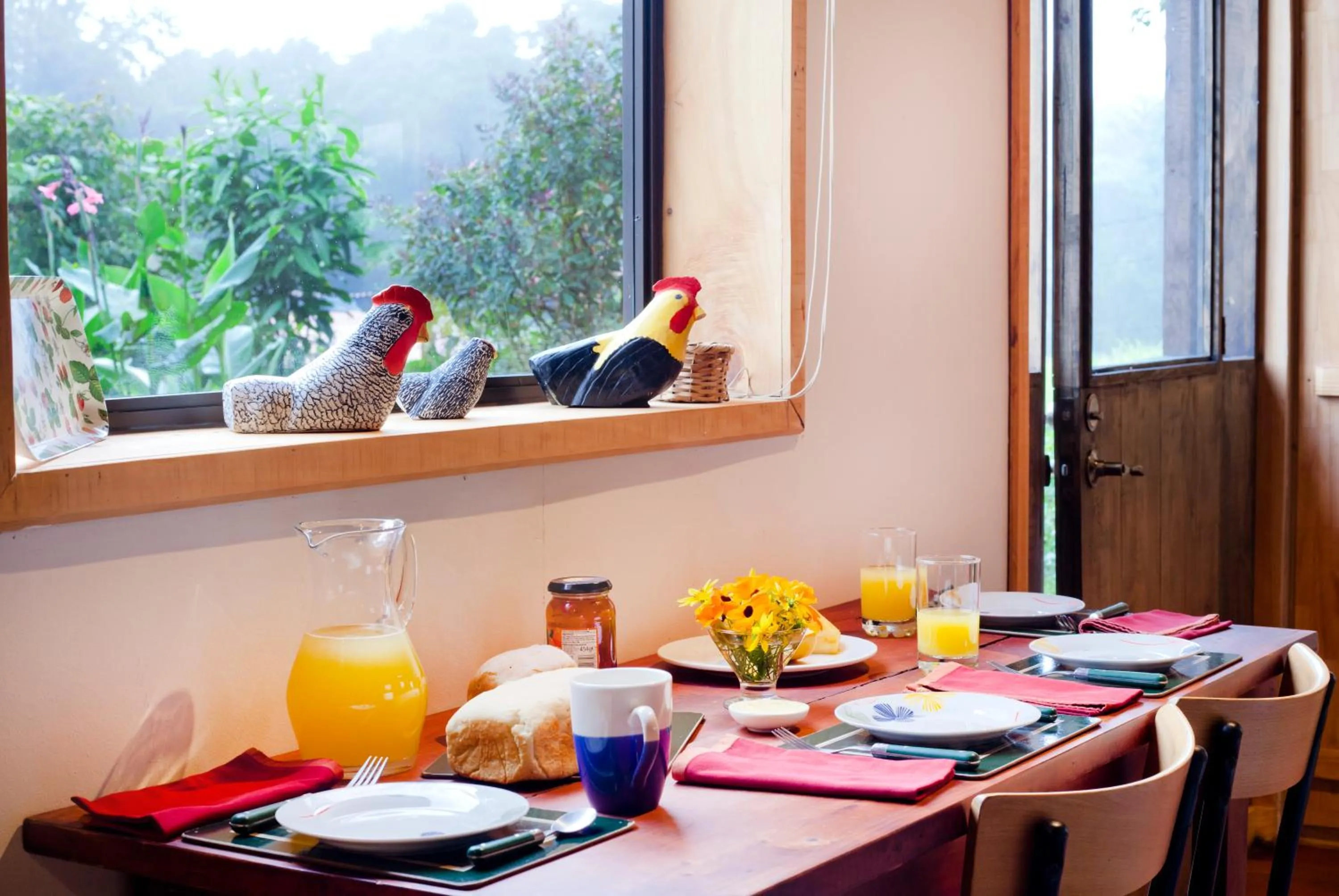 Dining area in Poas Volcano Lodge