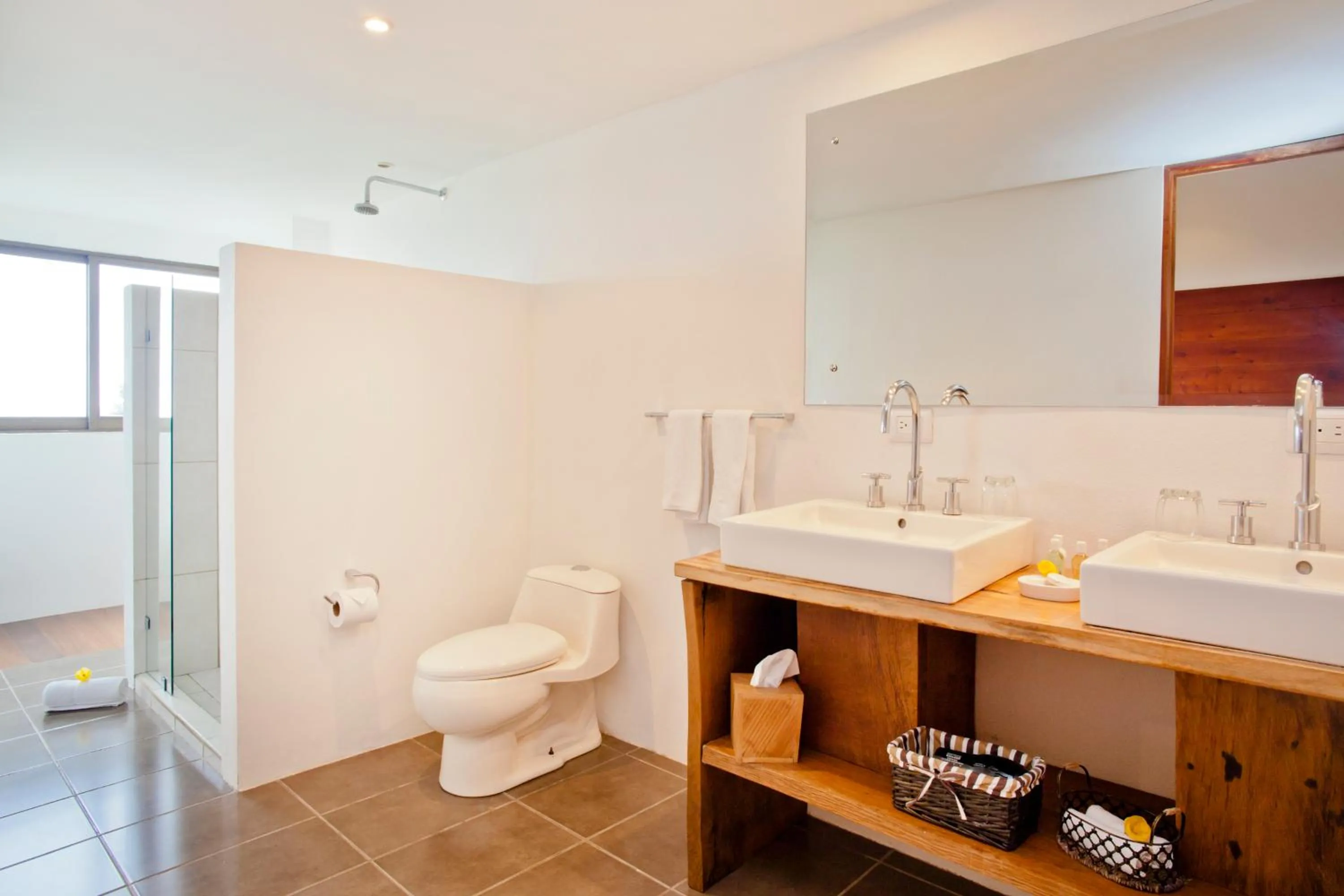 Shower in Poas Volcano Lodge