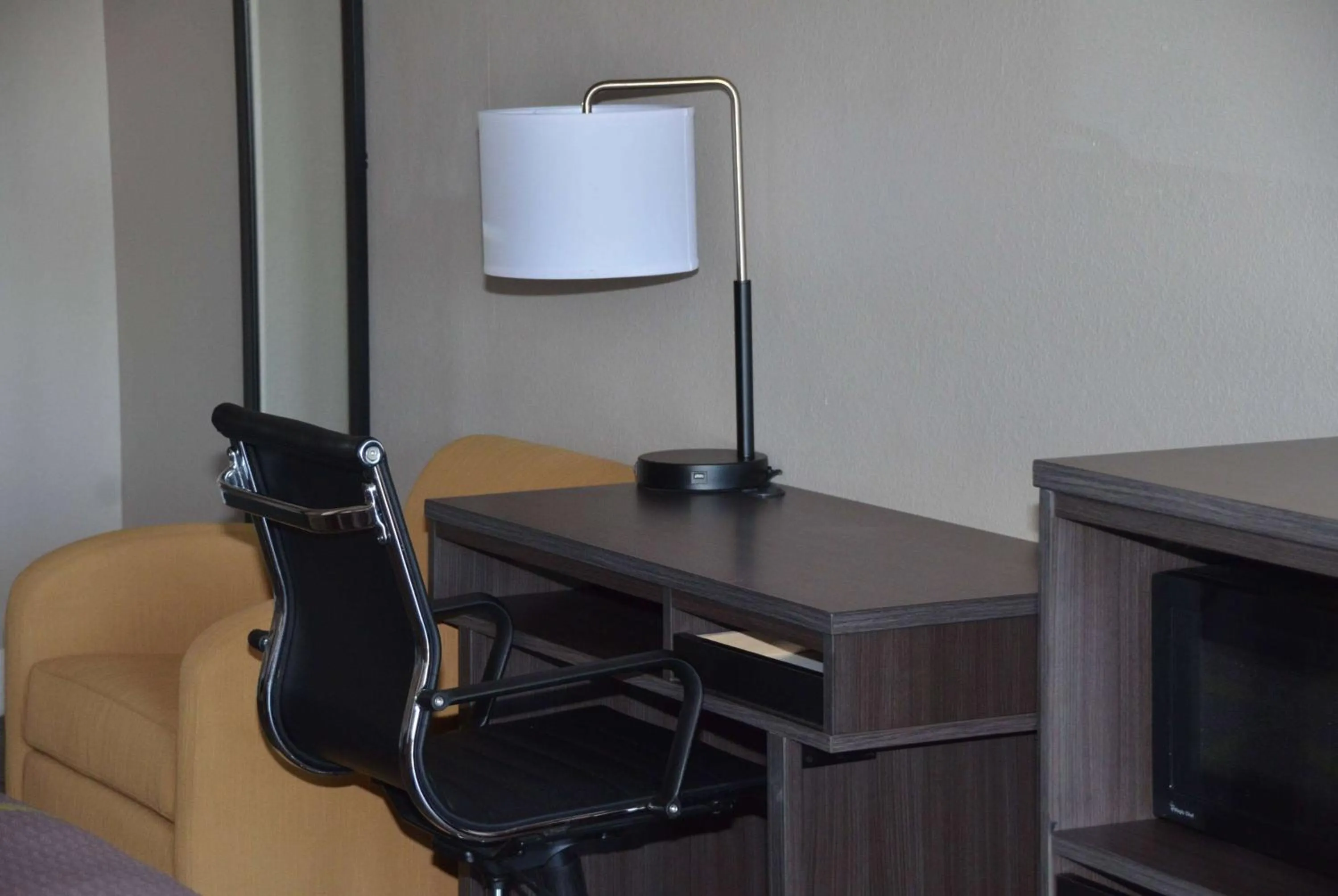 Photo of the whole room in Super 8 by Wyndham Fredericksburg