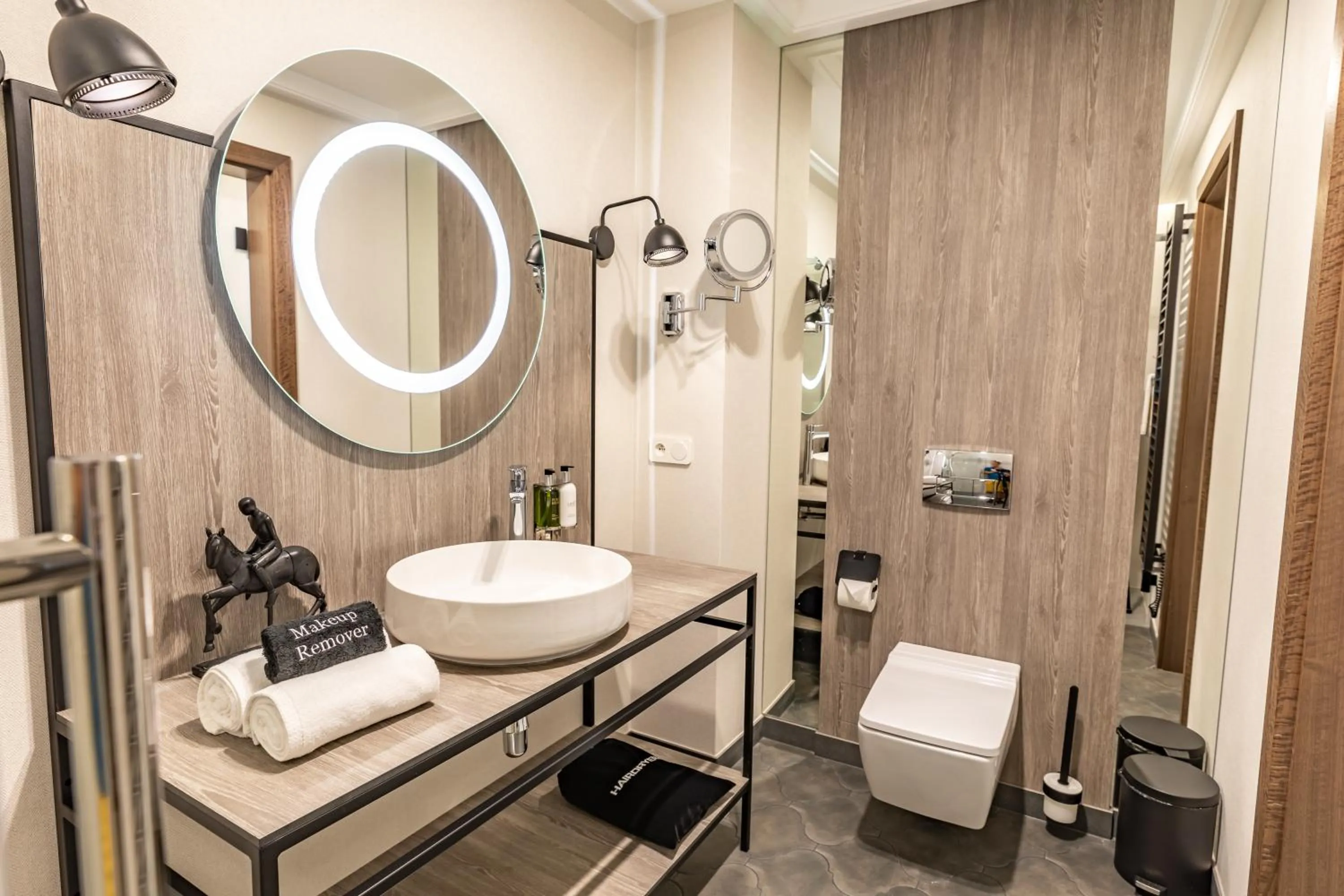 Toilet in Hotel Traugutta3