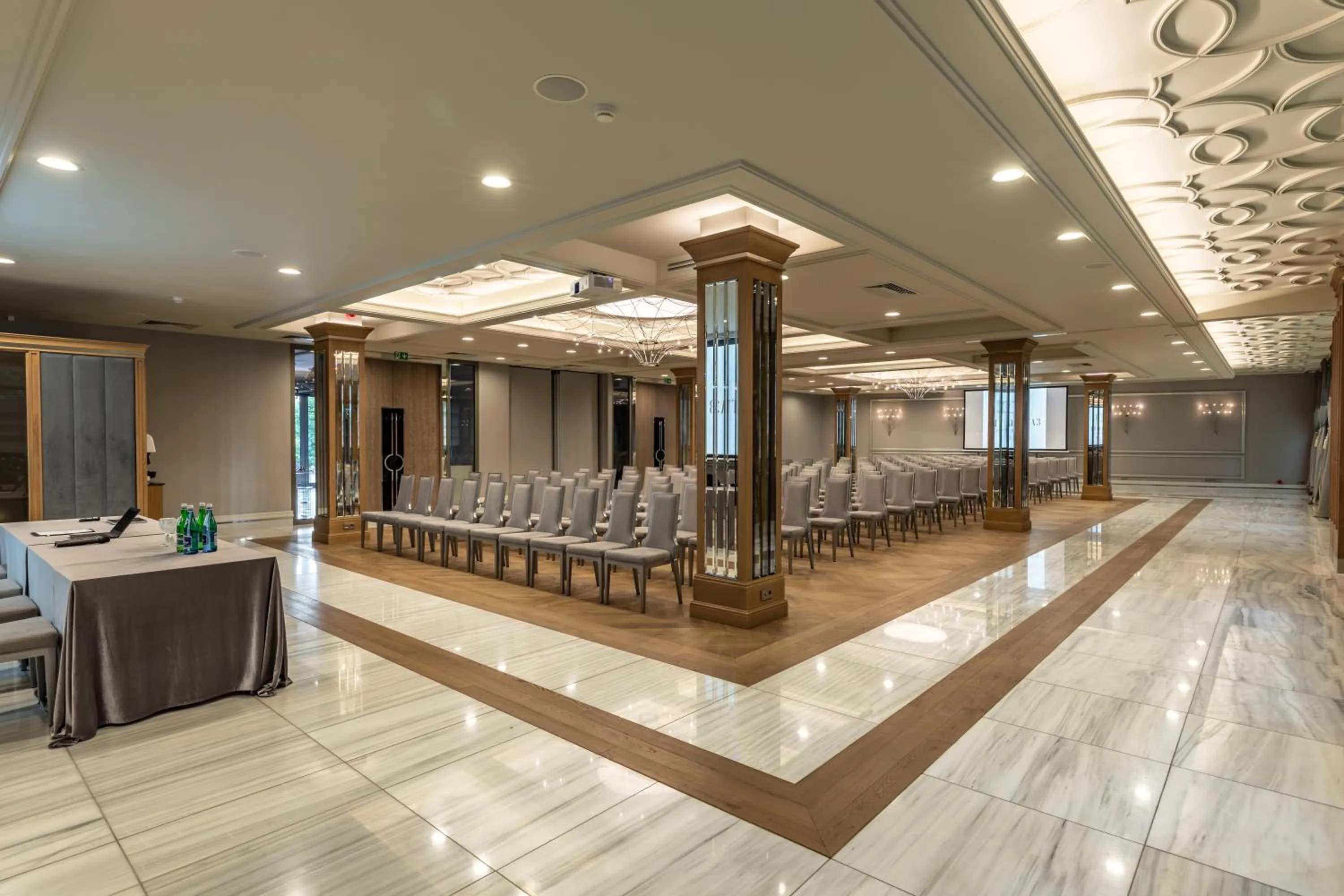 Business facilities in Hotel Traugutta3