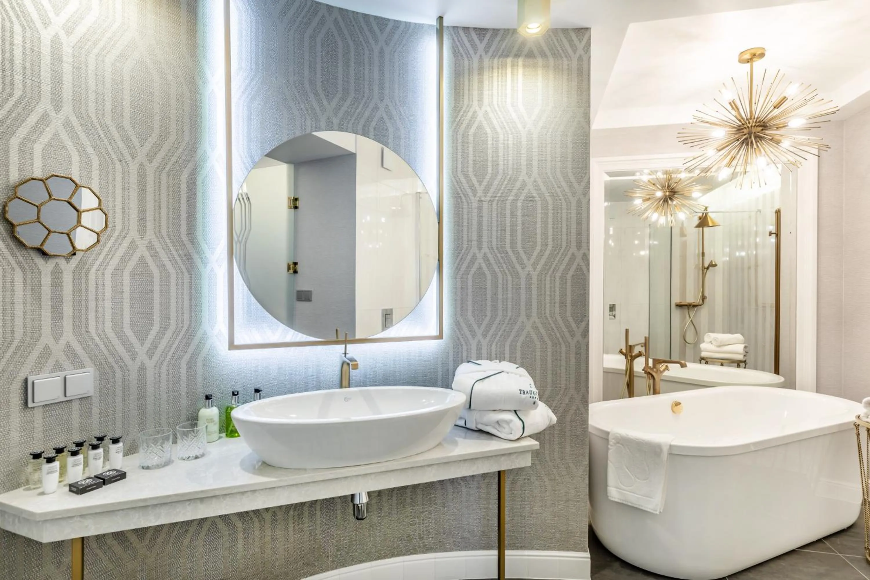 Shower in Hotel Traugutta3