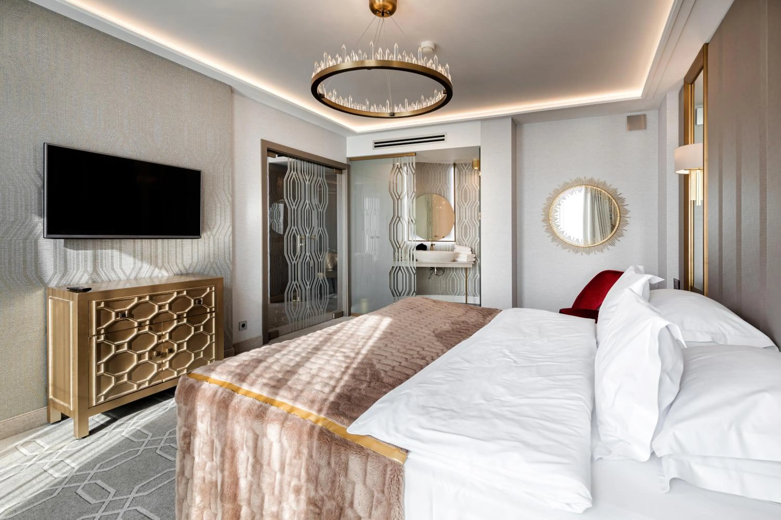 TV and multimedia, Bed in Hotel Traugutta3