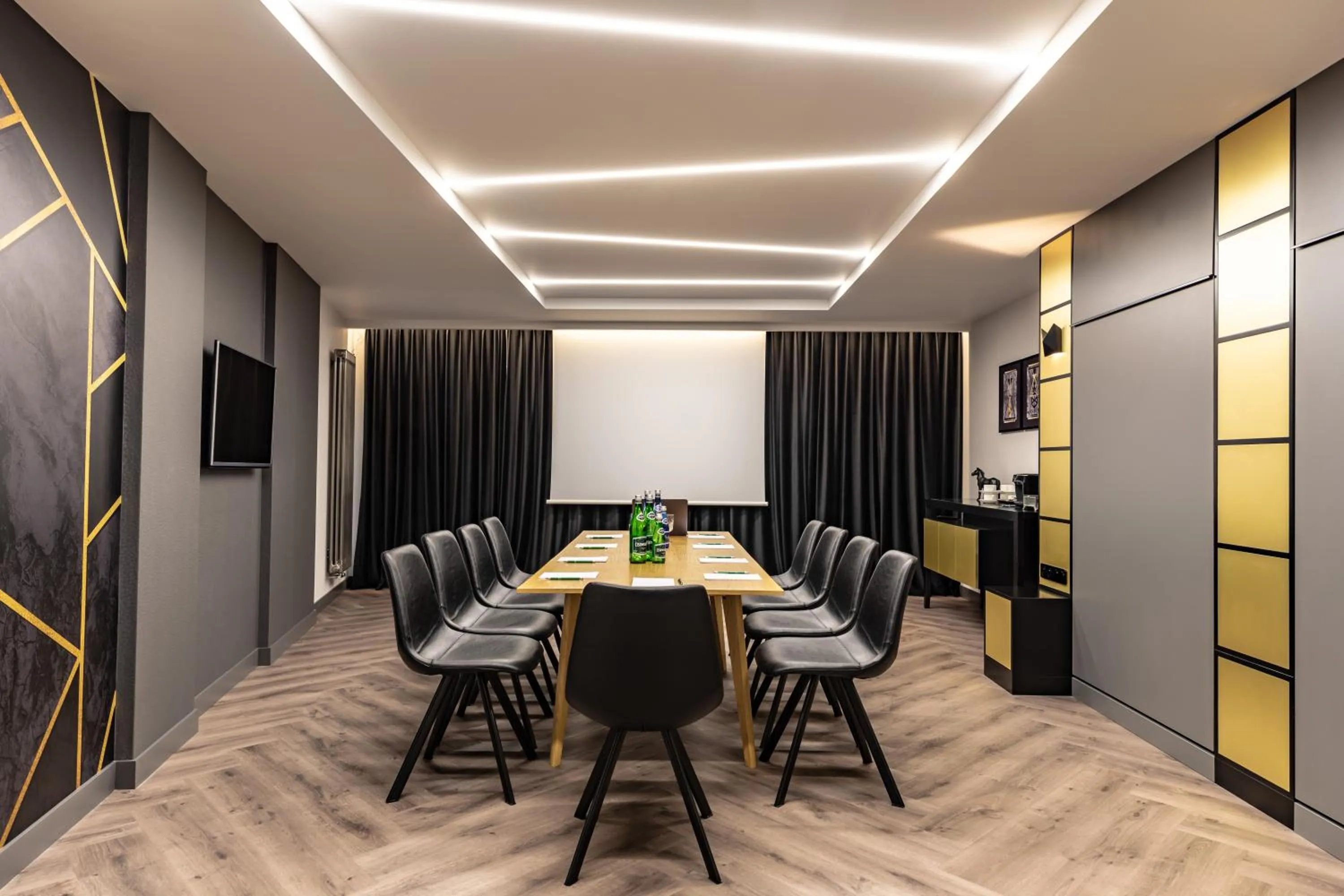 TV and multimedia in Hotel Traugutta3