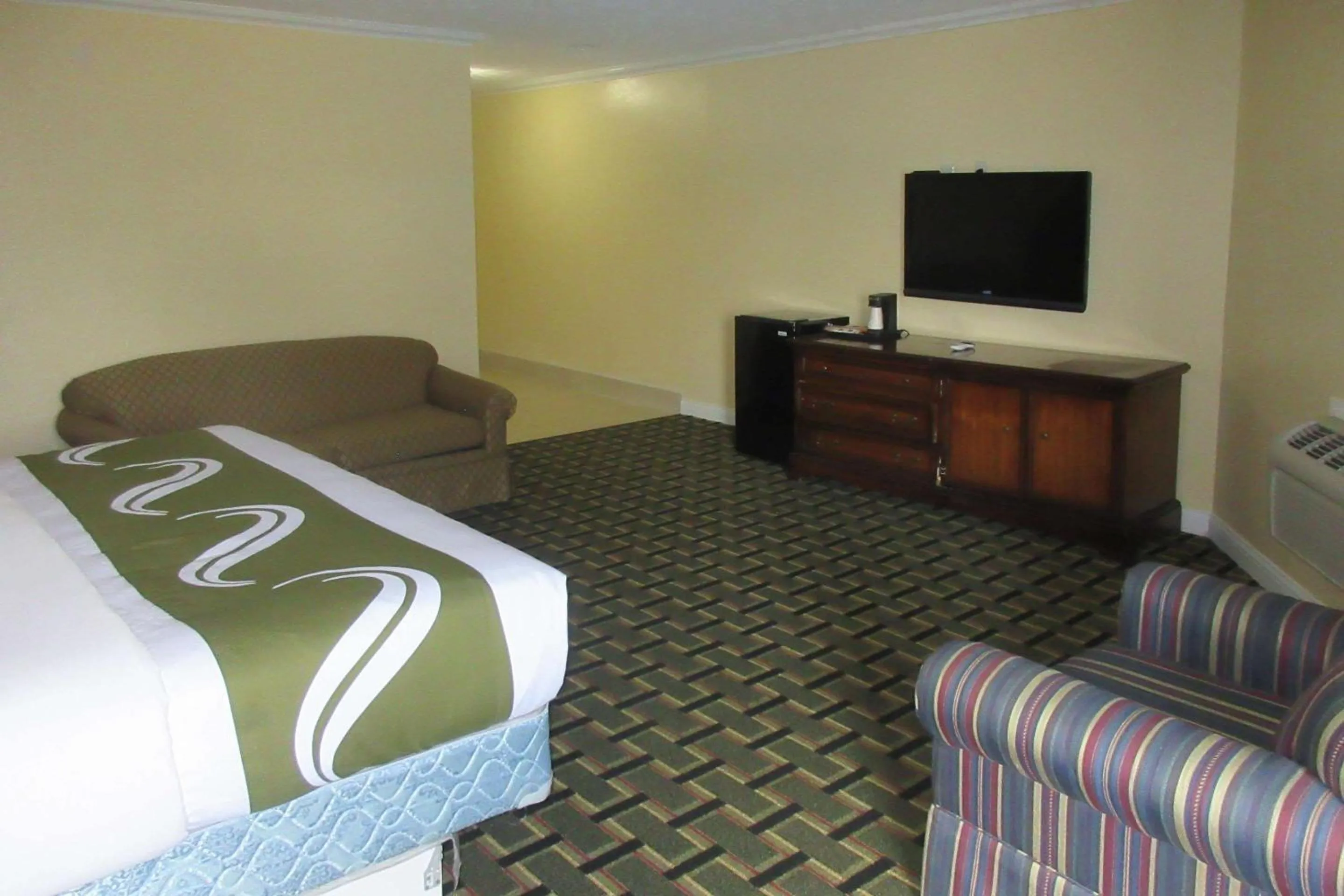 Photo of the whole room in Quality Inn Harrodsburg
