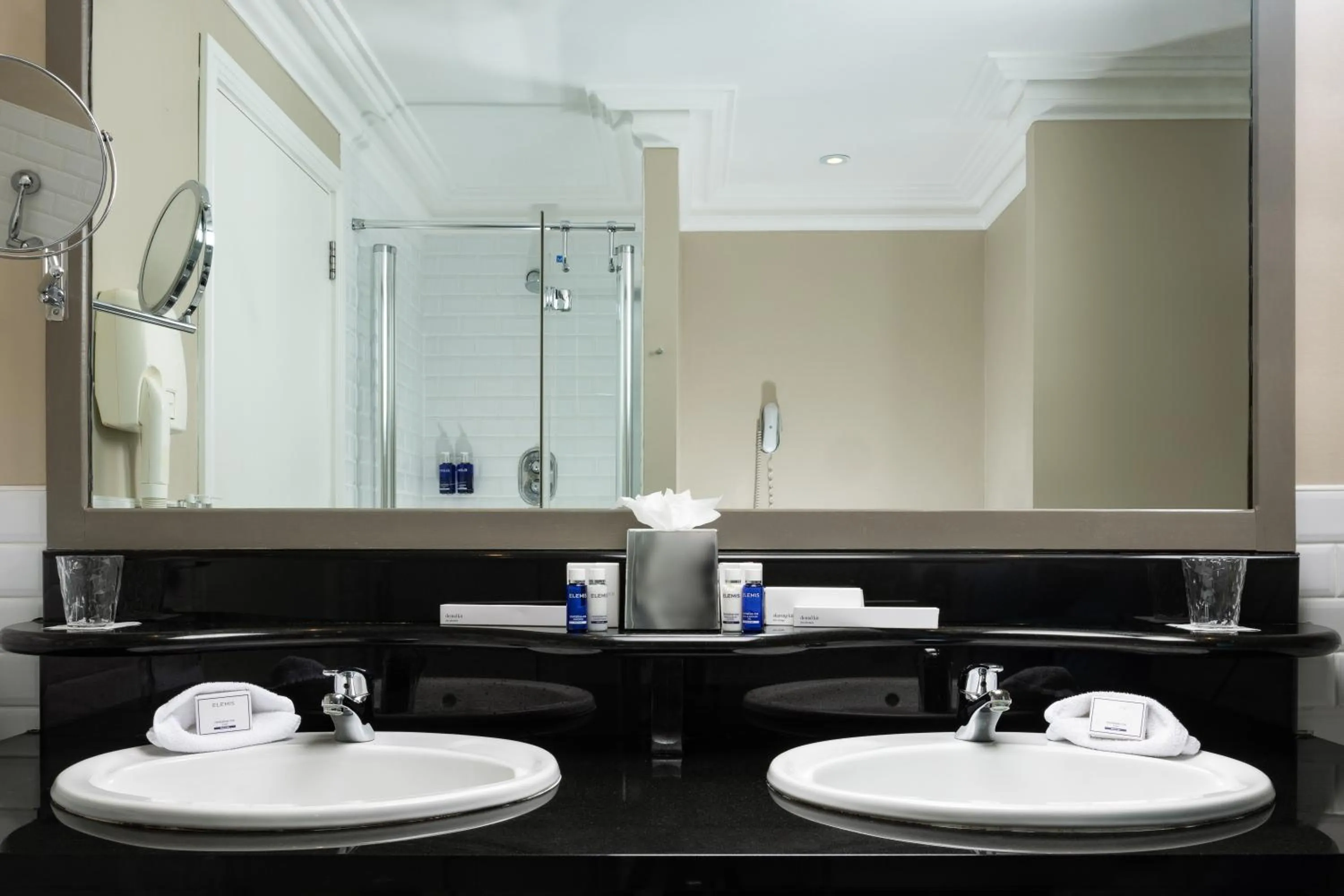 Shower in Killashee Hotel