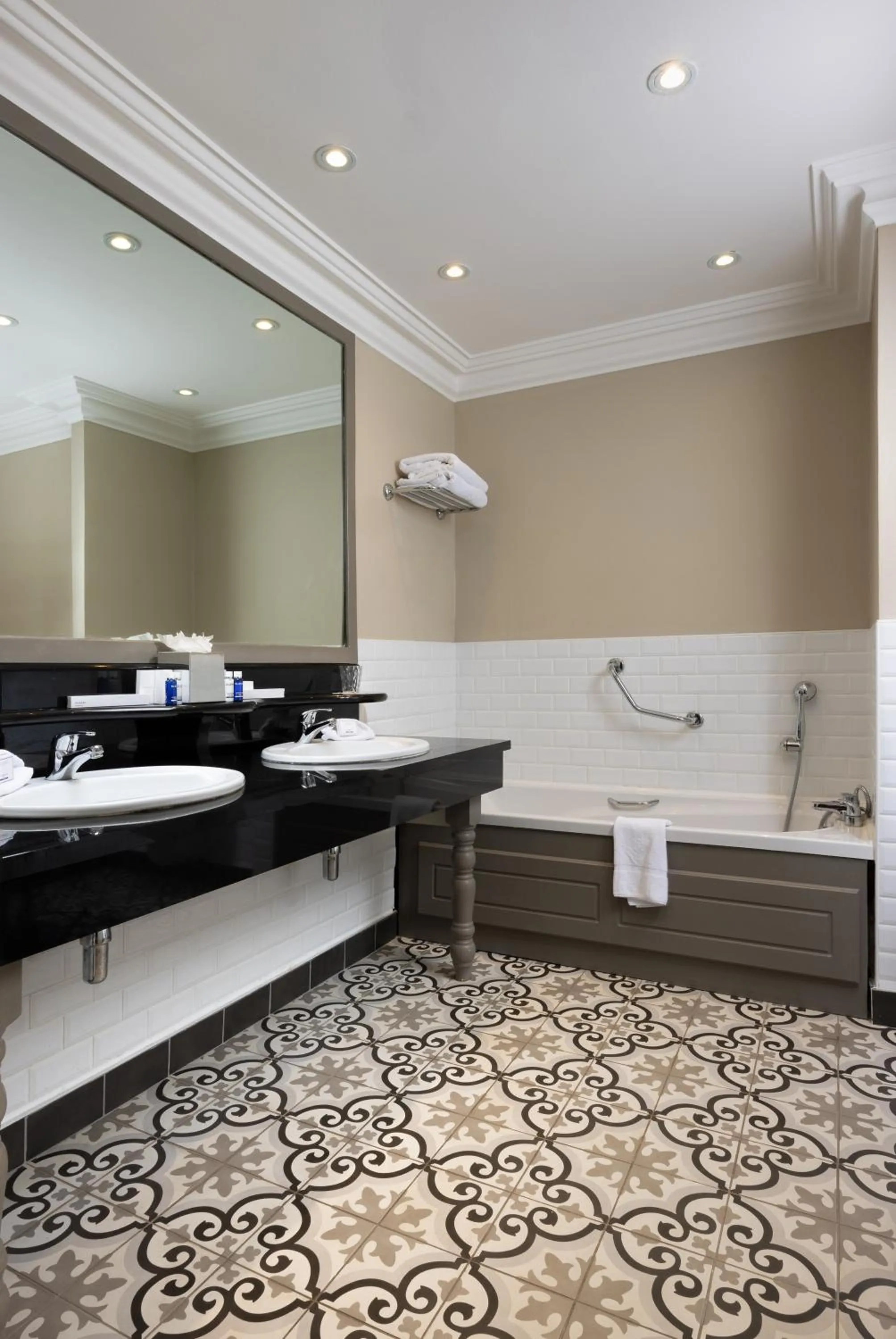 Toilet in Killashee Hotel