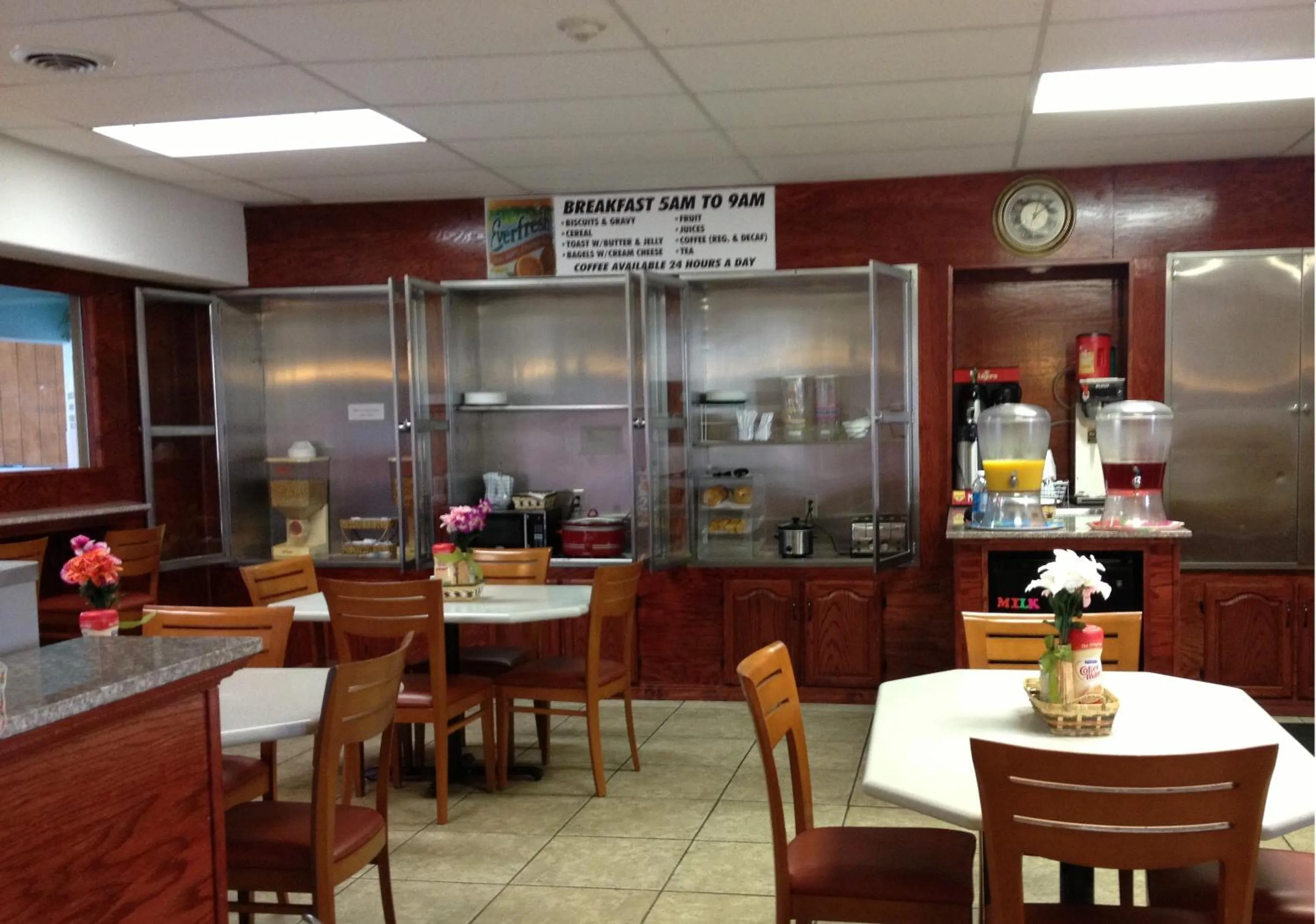 Restaurant/places to eat in America's Best Value Inn-Marion