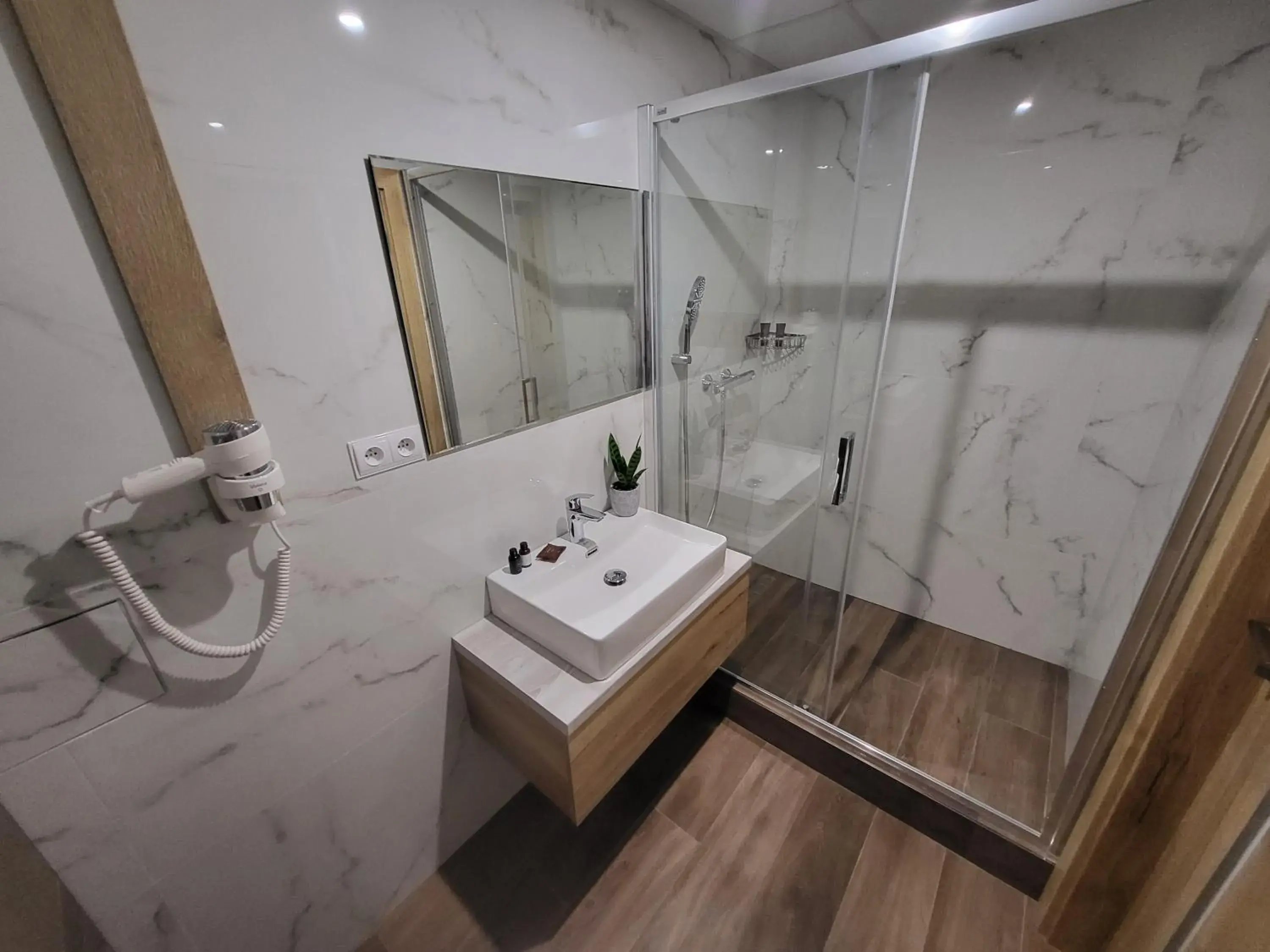 Deluxe Queen Suite - single occupancy in Hotel Crystal Deluxe Queen Suite - single occupancy in Hotel Crystal