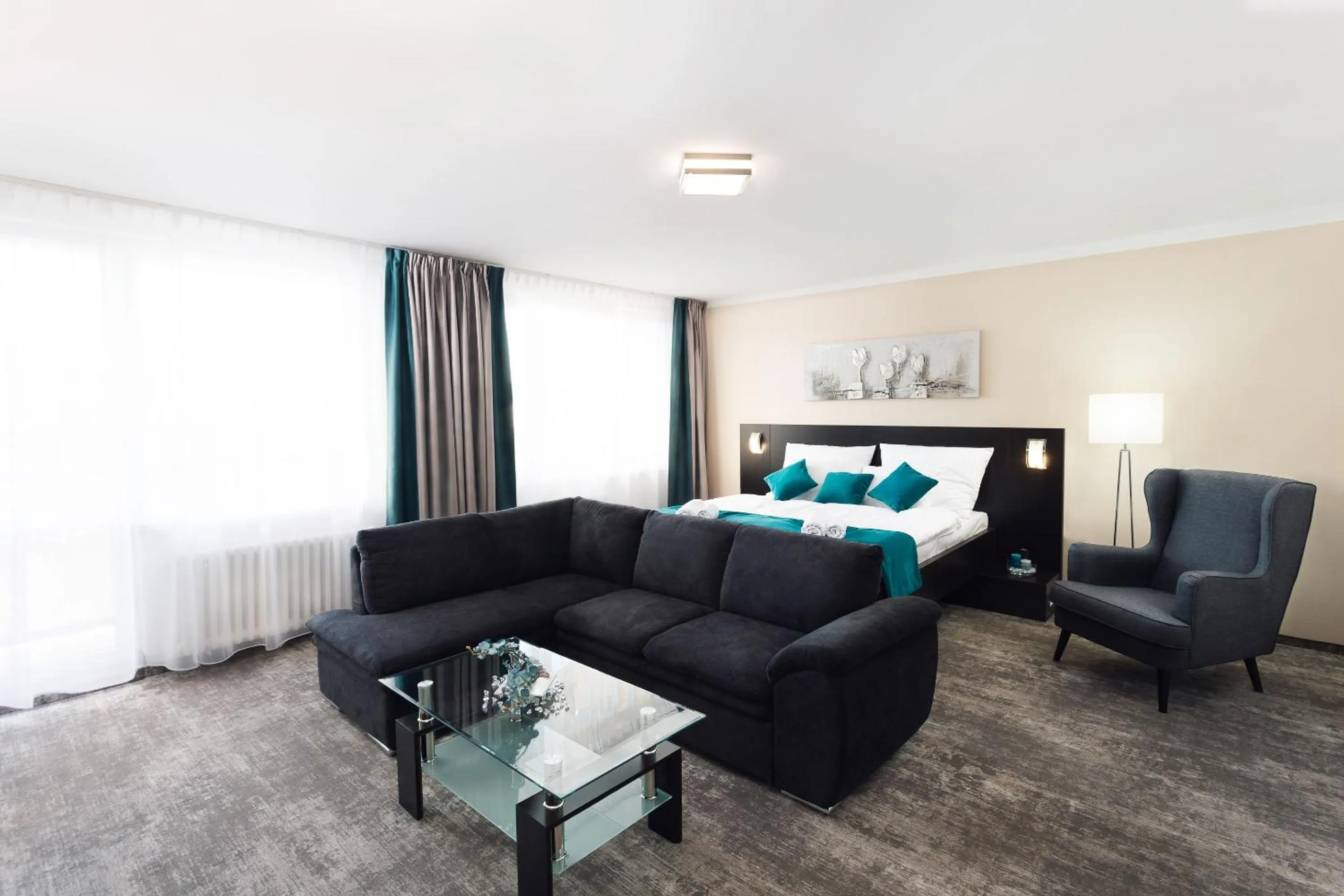 Living room, Bed in Hotel Crystal