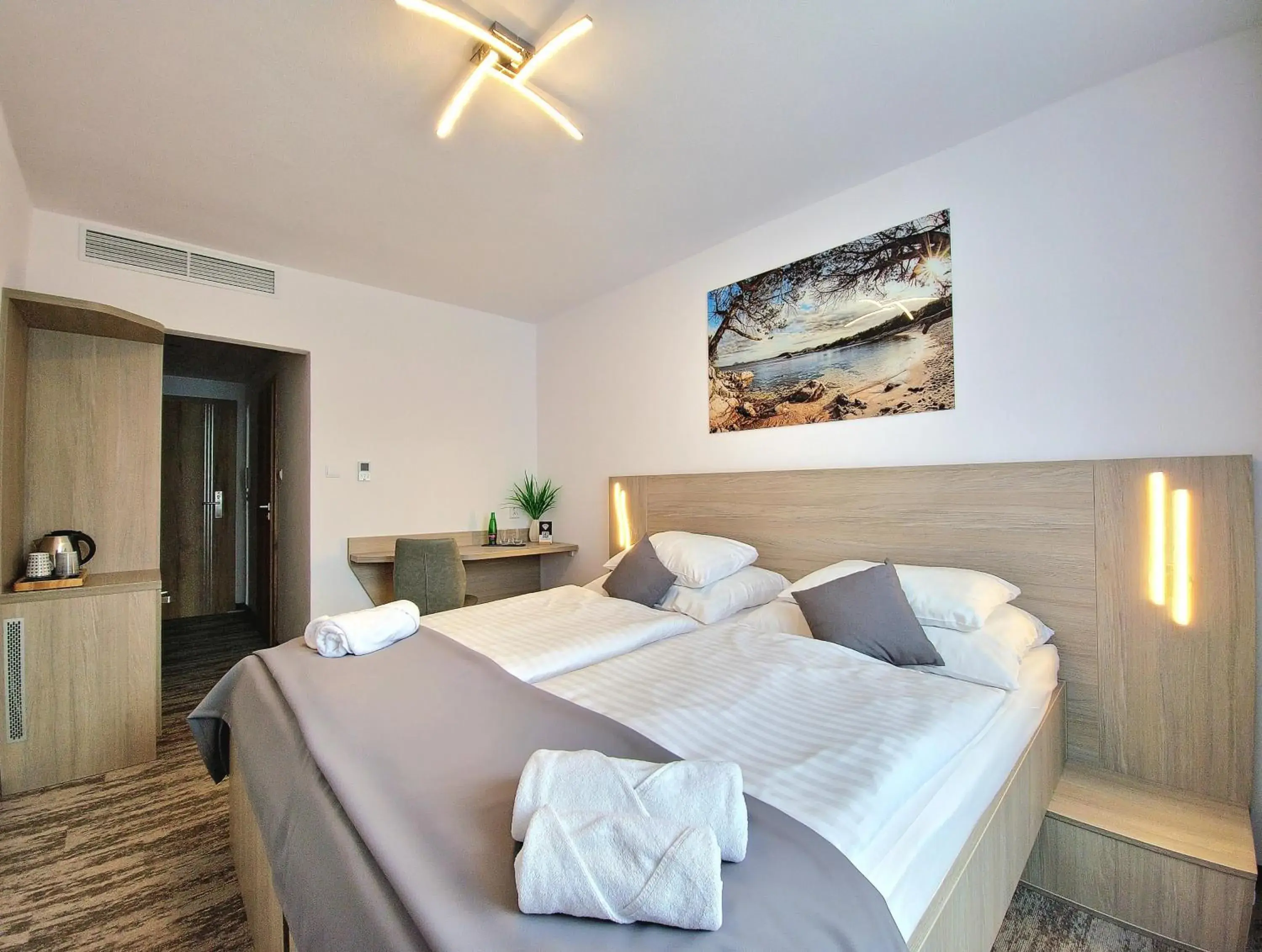 Superior Deluxe Double or Twin Room - single occupancy in Hotel Crystal Superior Deluxe Double or Twin Room - single occupancy in Hotel Crystal