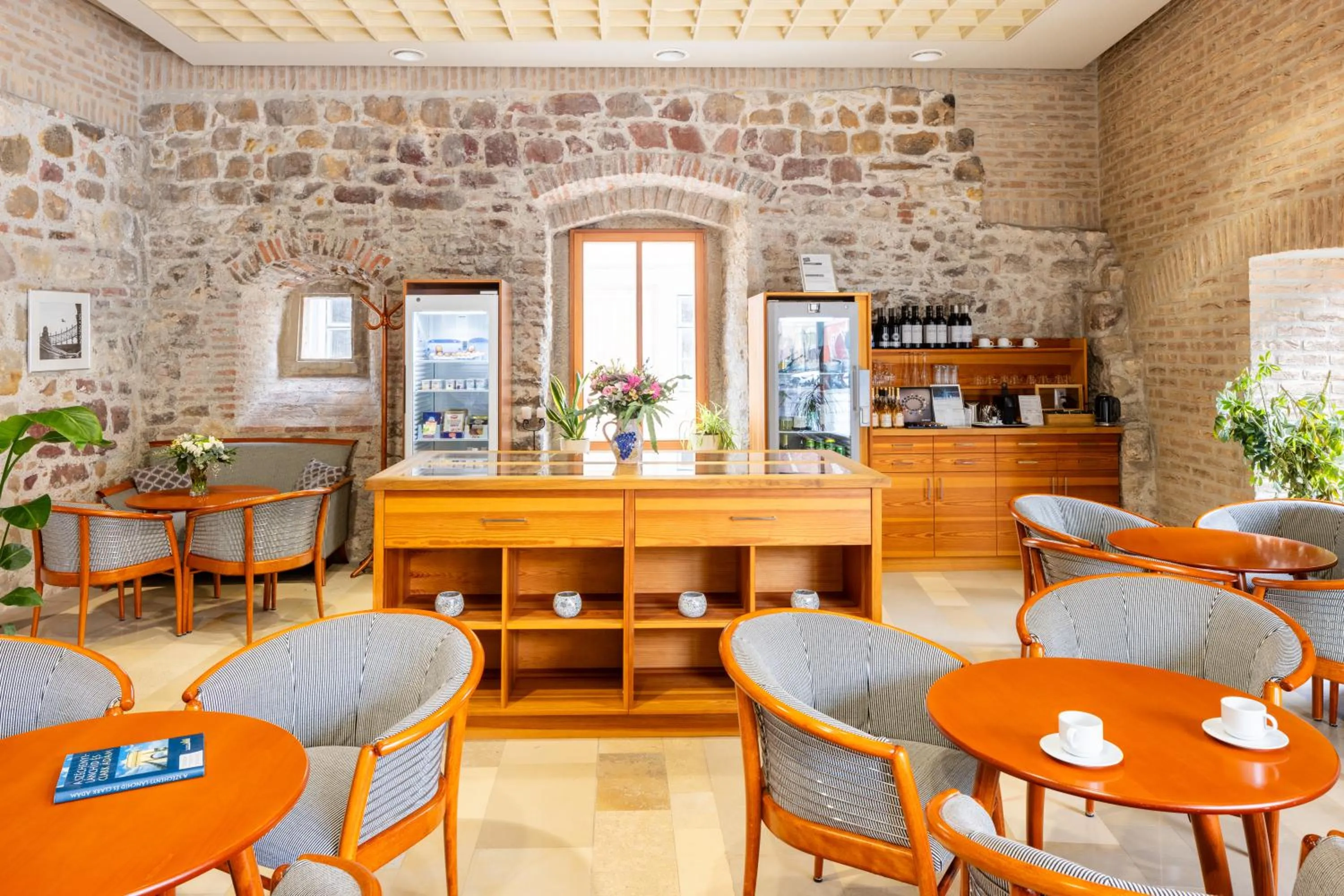 Lounge or bar in Hapimag Resort Budapest