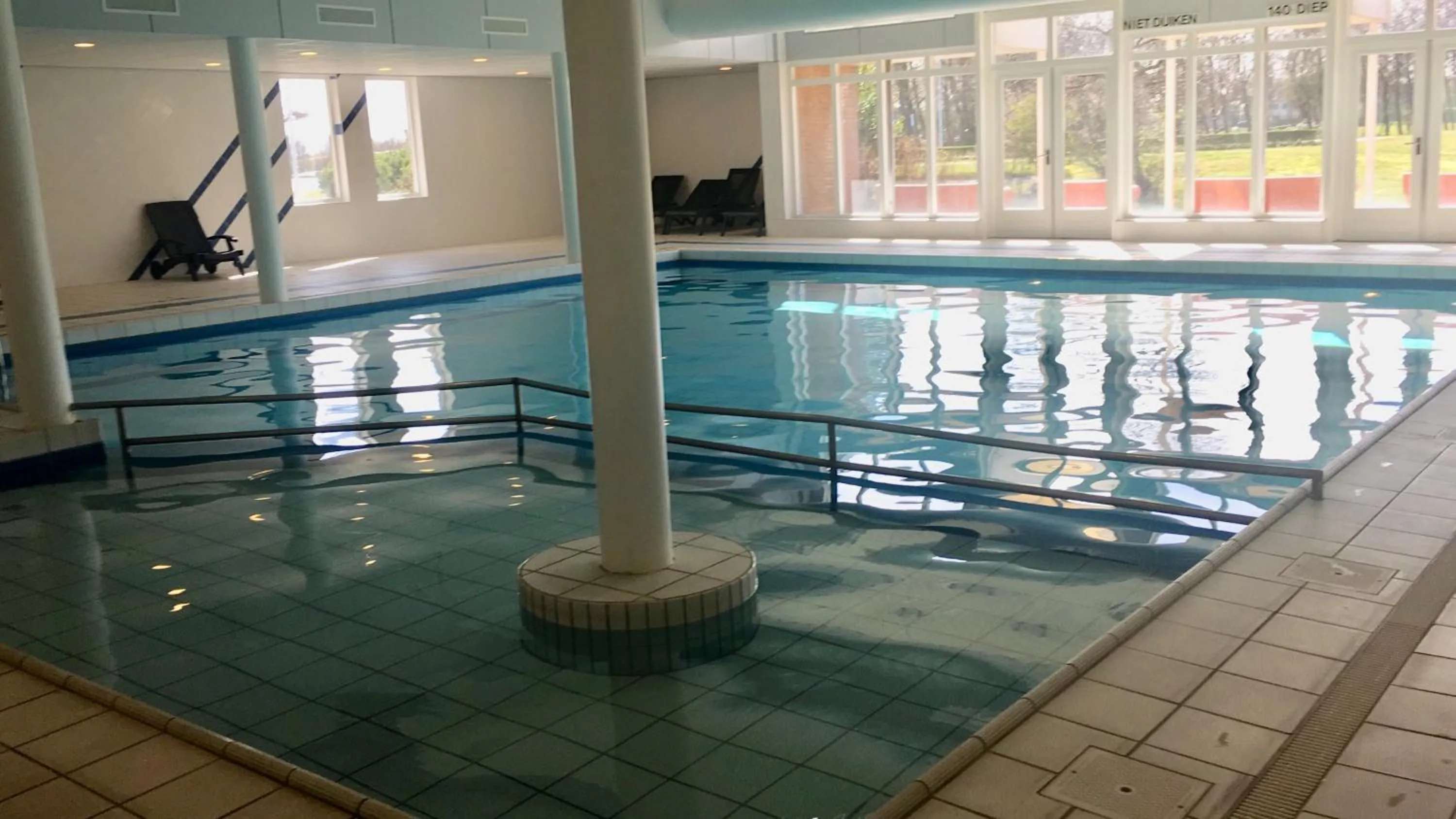 Swimming pool in Appartement De Kompaan, Resort Amelander Kaap