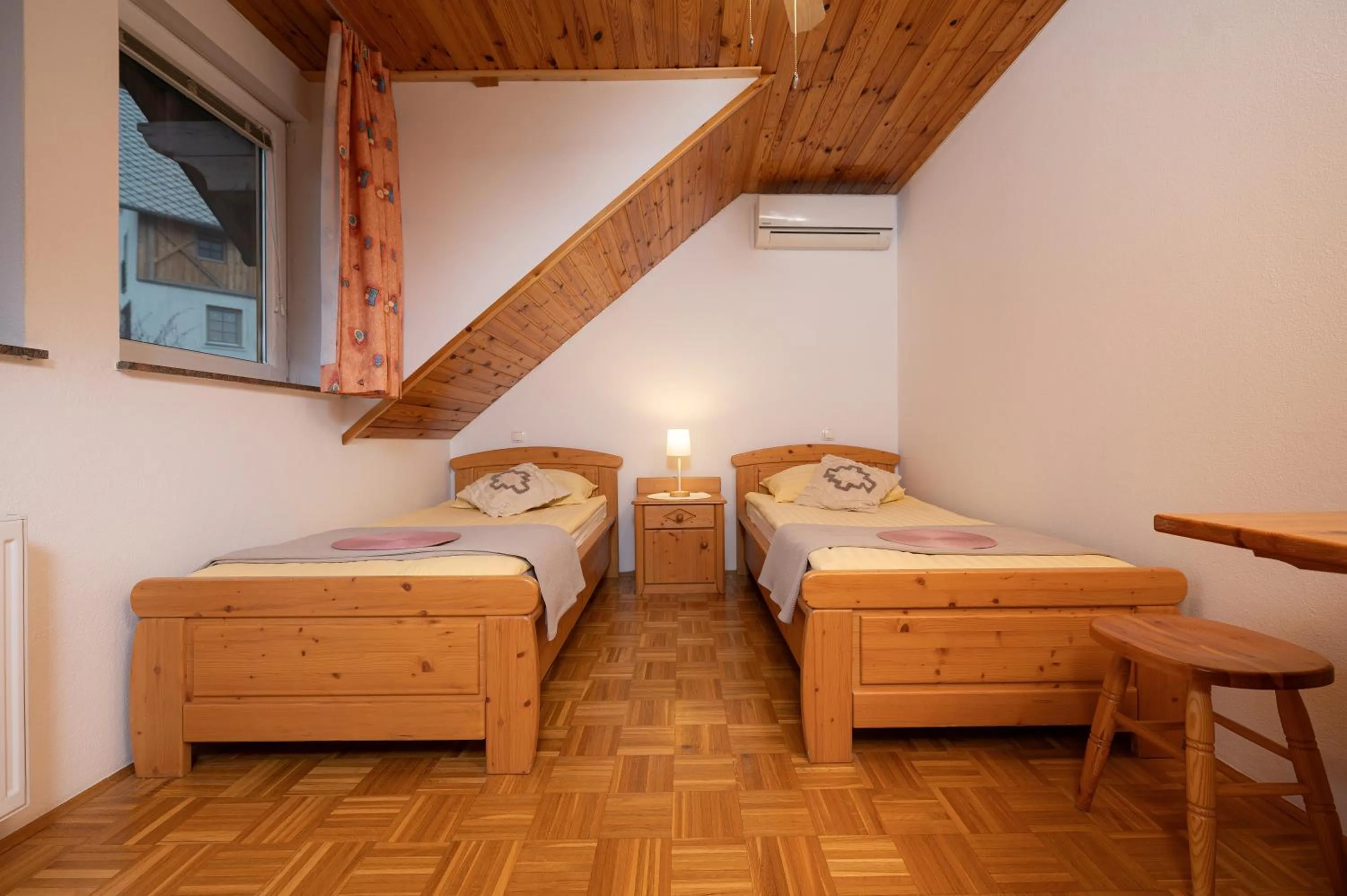 Twin Room - single occupancy in Rooms & Apartments Pr Matjon