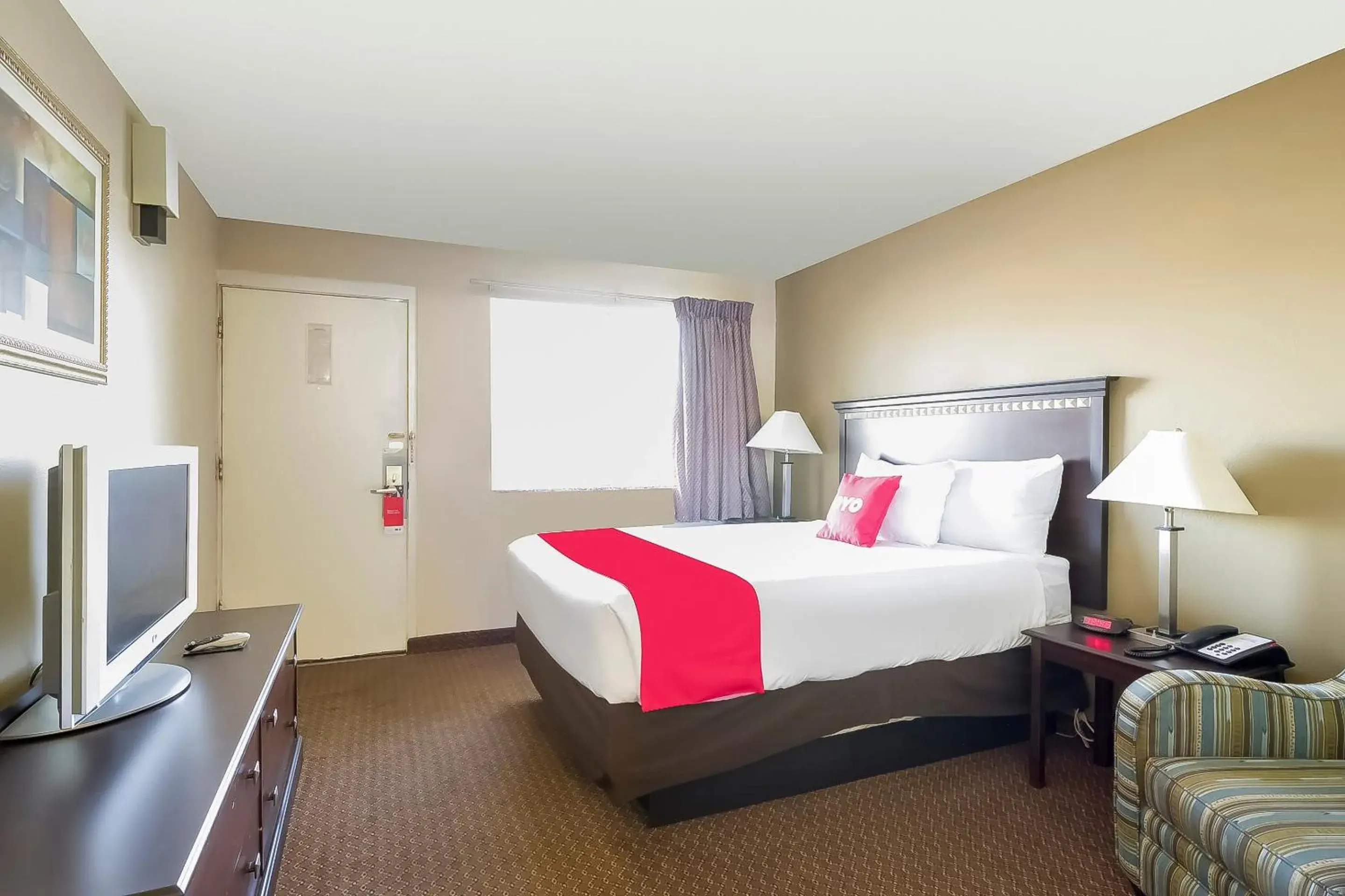 Queen Room in OYO Hotel Eloy Casa Grande near I-10 Queen Room in OYO Hotel Eloy Casa Grande near I-10