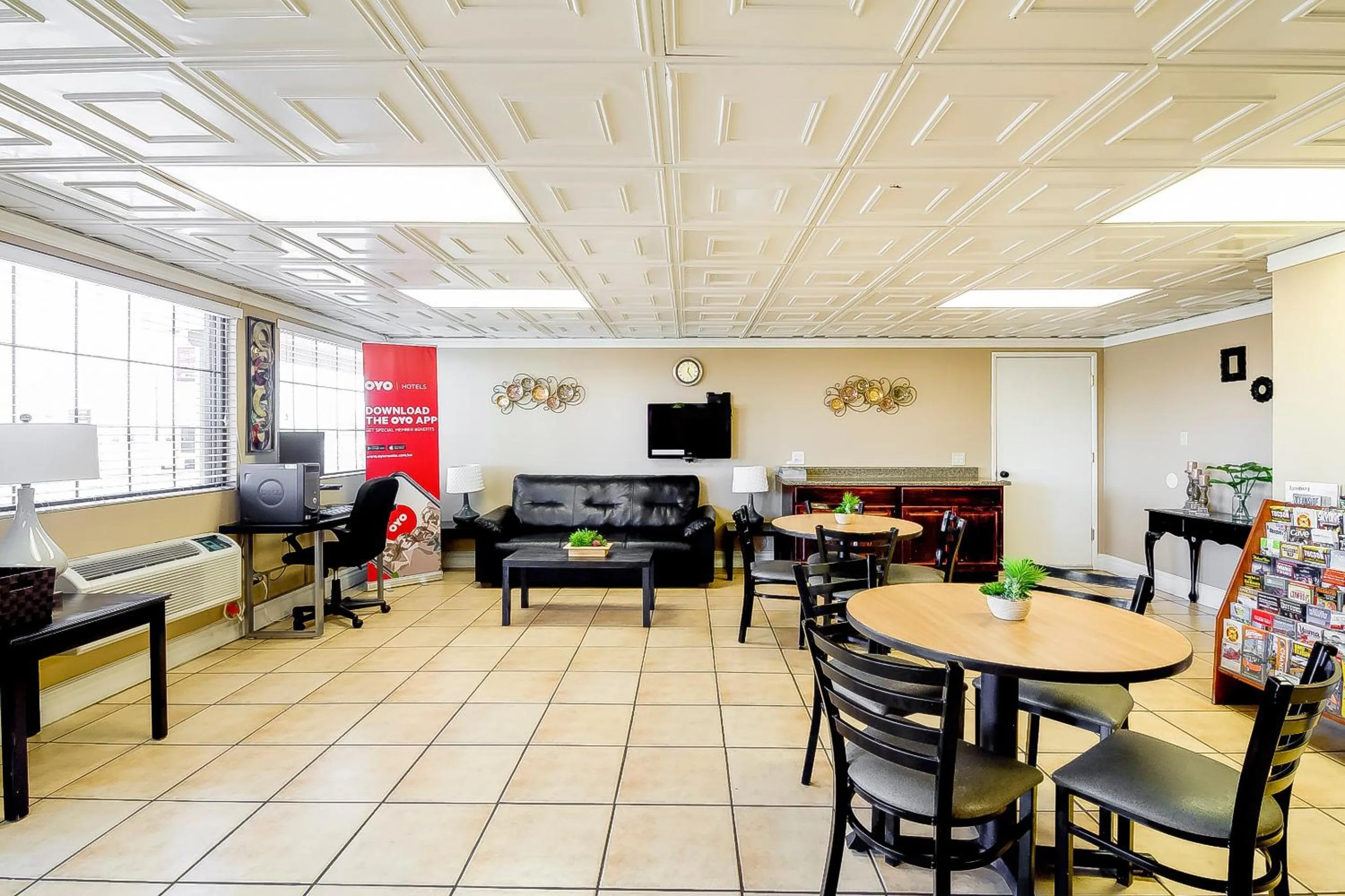 Dining area in OYO Hotel Eloy Casa Grande near I-10