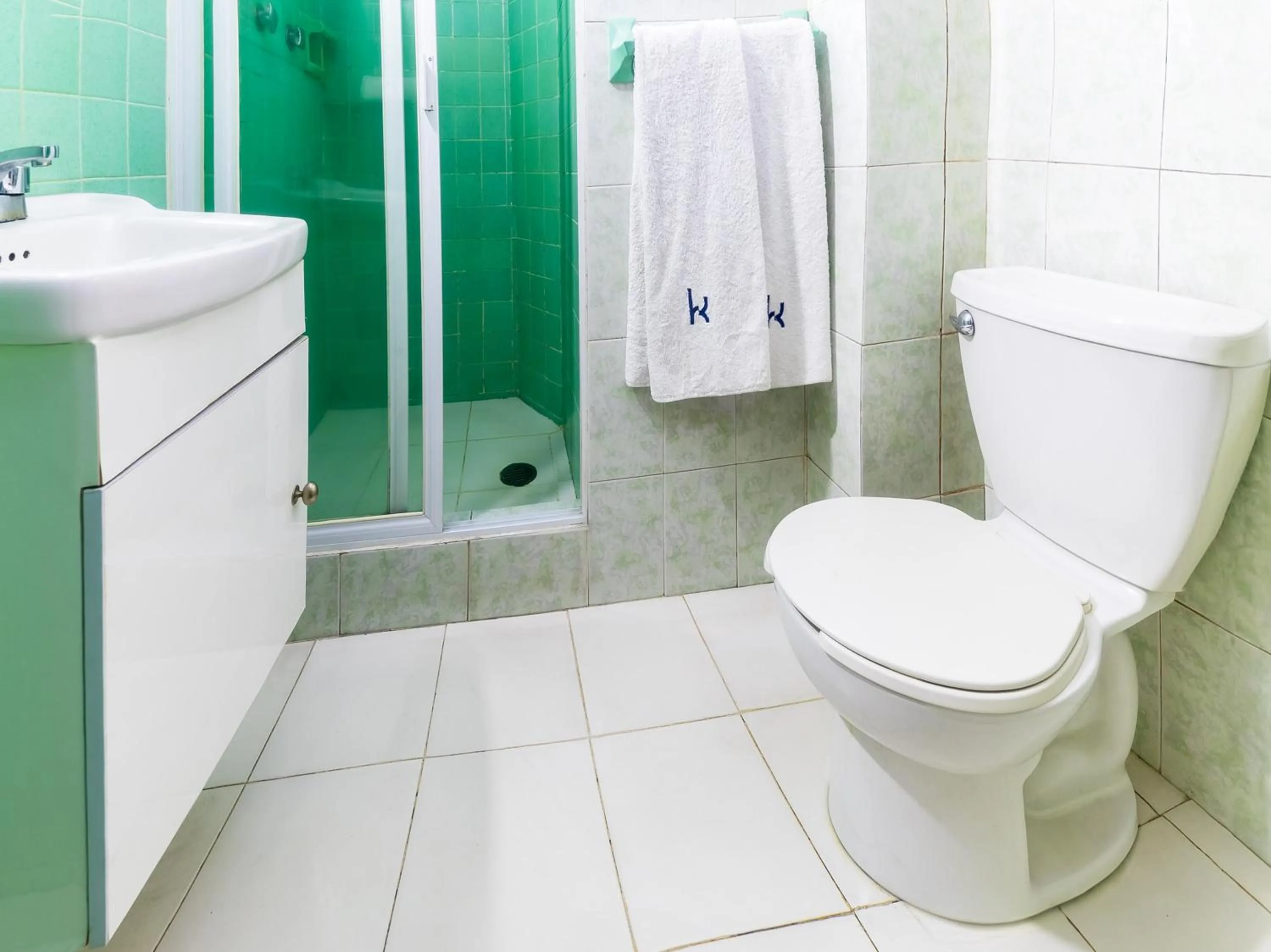 Bathroom in Capital O Hotel Suites Marne, Mexico City