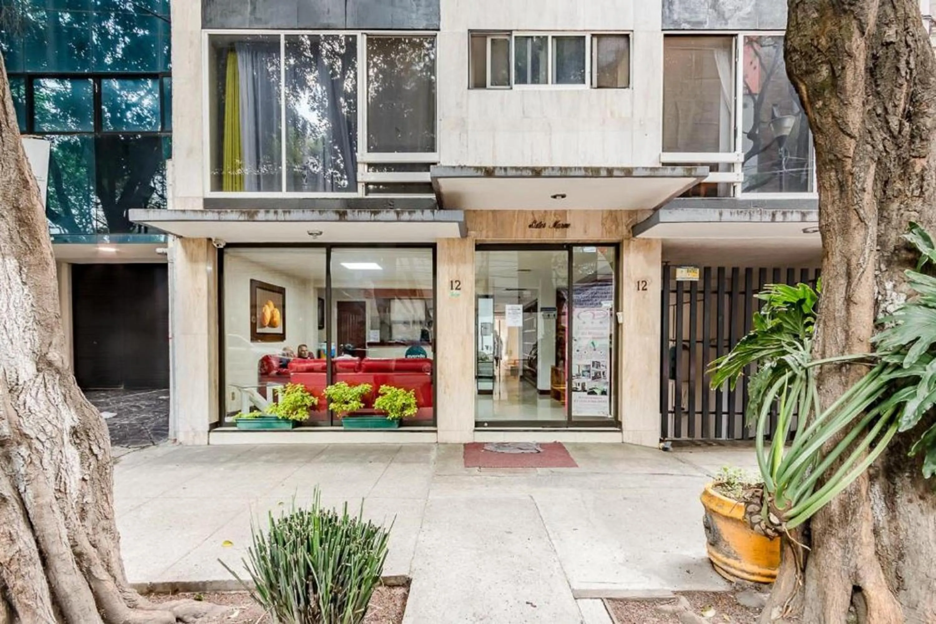 Facade/entrance in Capital O Hotel Suites Marne, Mexico City