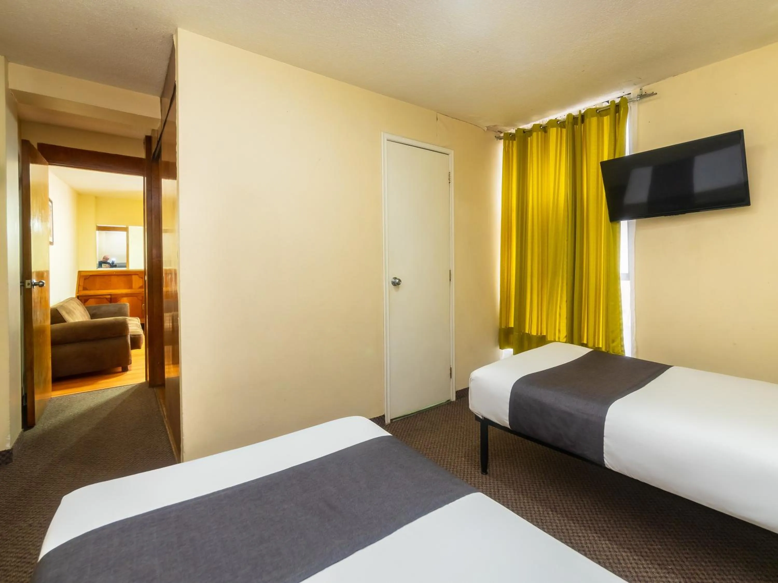 Bedroom, Bed in Capital O Hotel Suites Marne, Mexico City