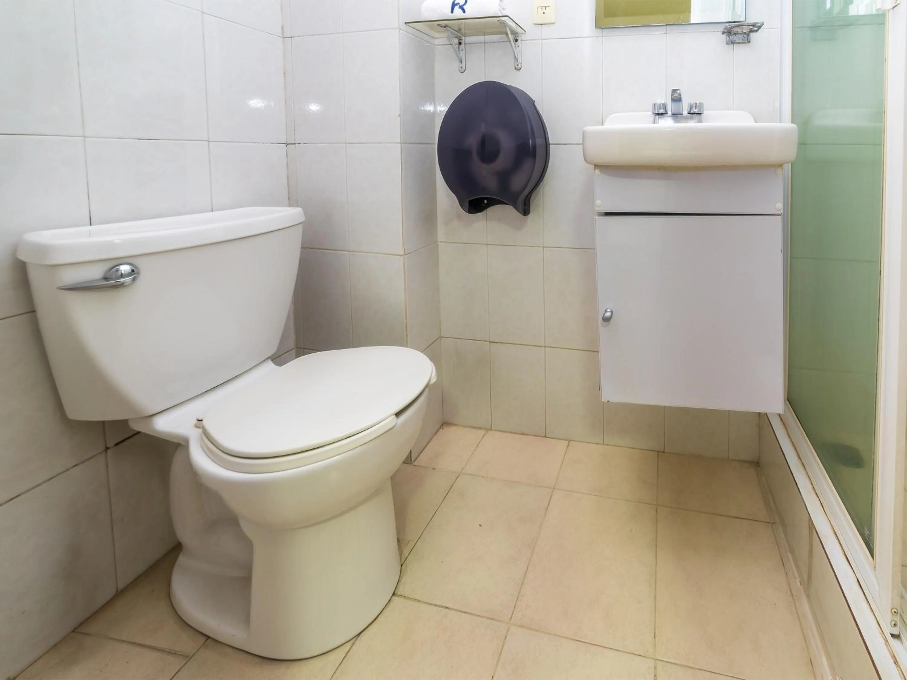 Bathroom in Capital O Hotel Suites Marne, Mexico City