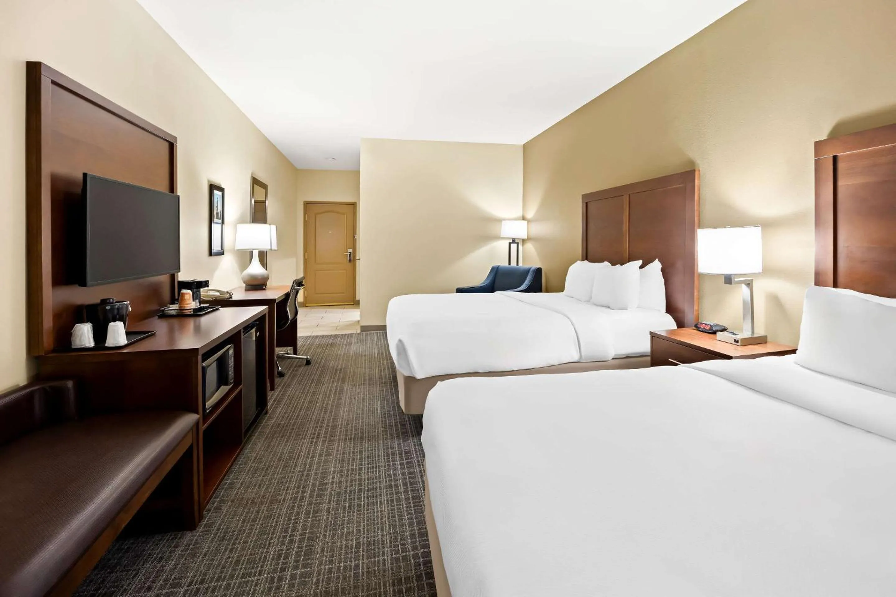 Bedroom, Bed in Comfort Inn & Suites High Point - Archdale
