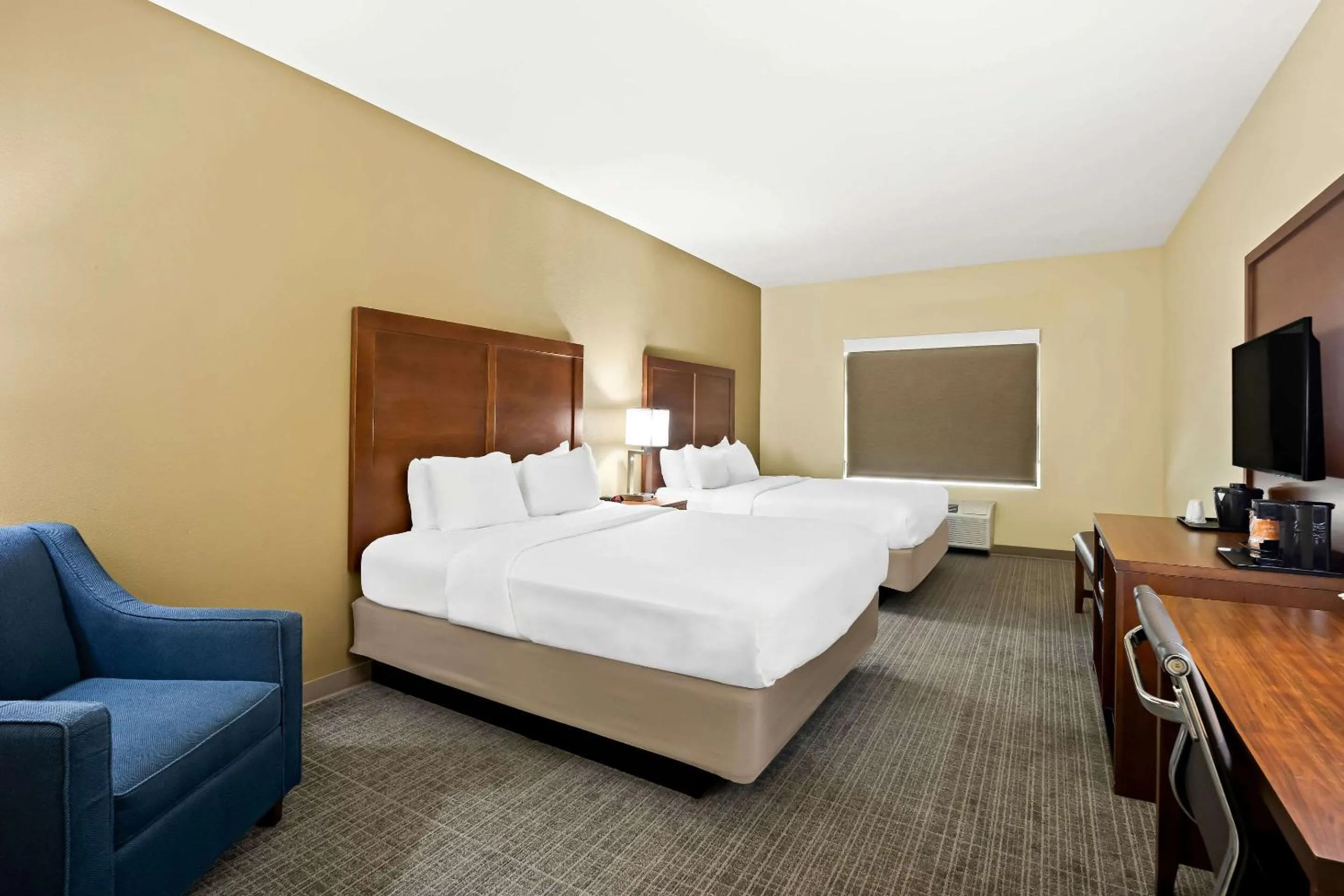 Bedroom, Bed in Comfort Inn & Suites High Point - Archdale