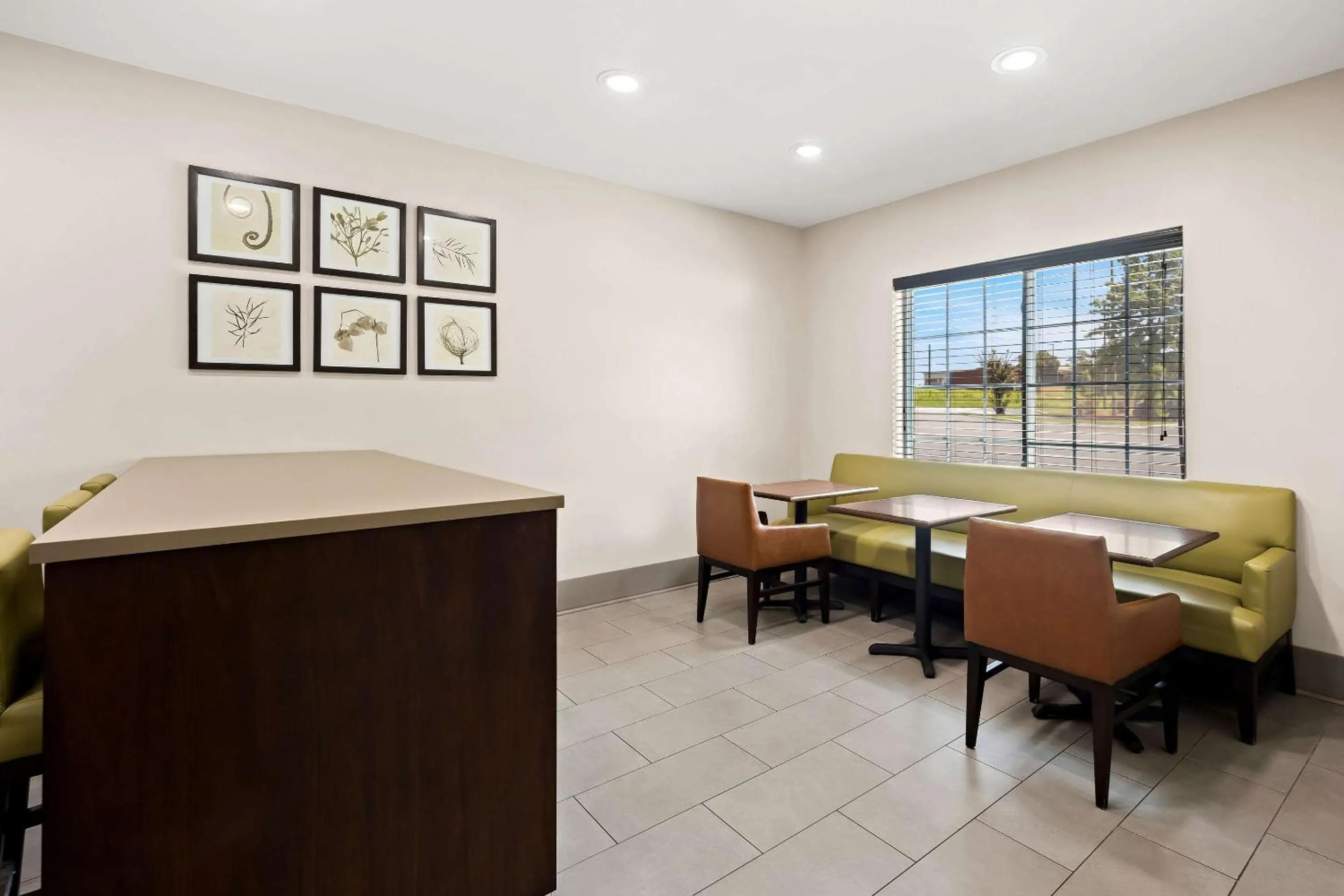 Breakfast in Comfort Inn & Suites High Point - Archdale